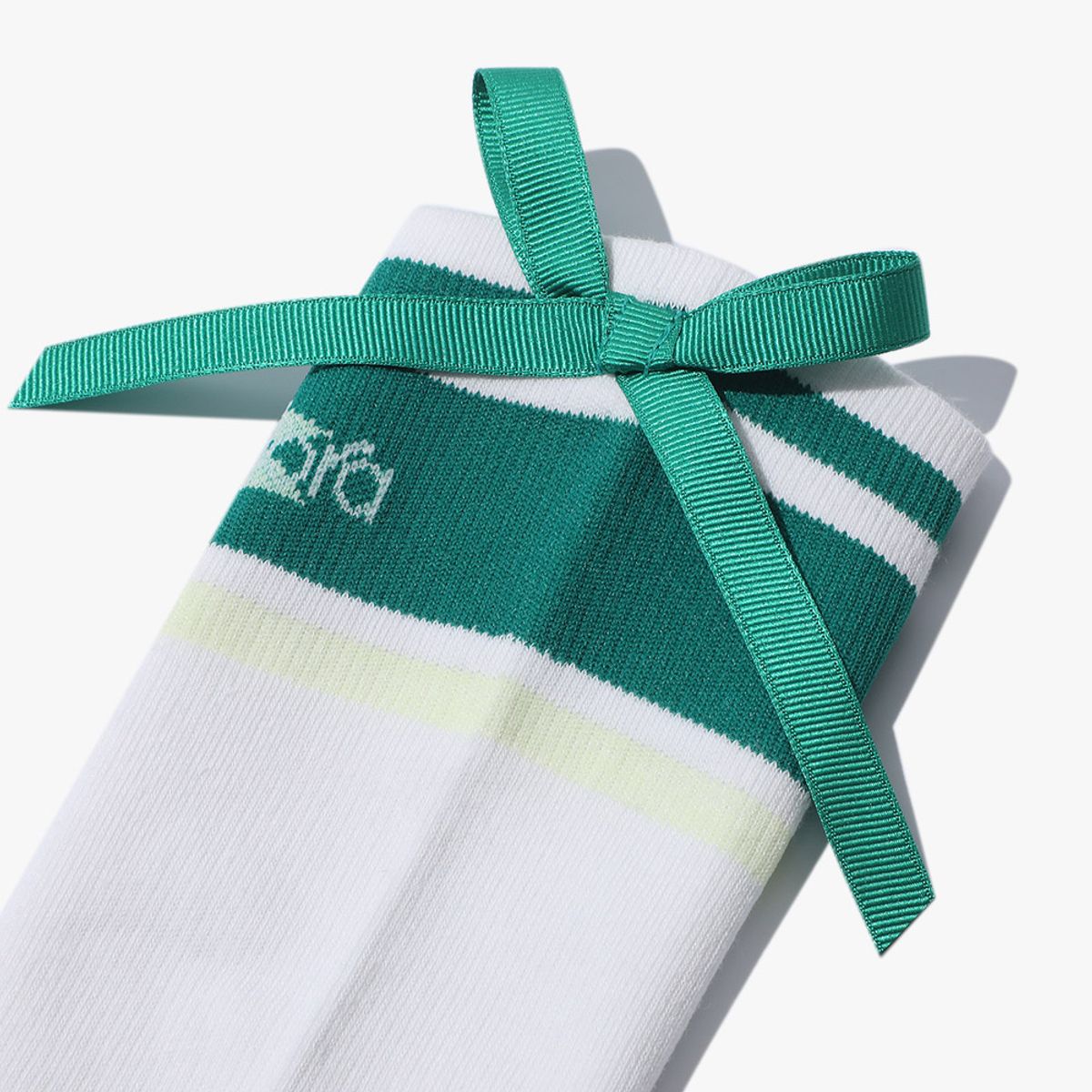 디아도라(diadora) 리본 니삭스 WHITE