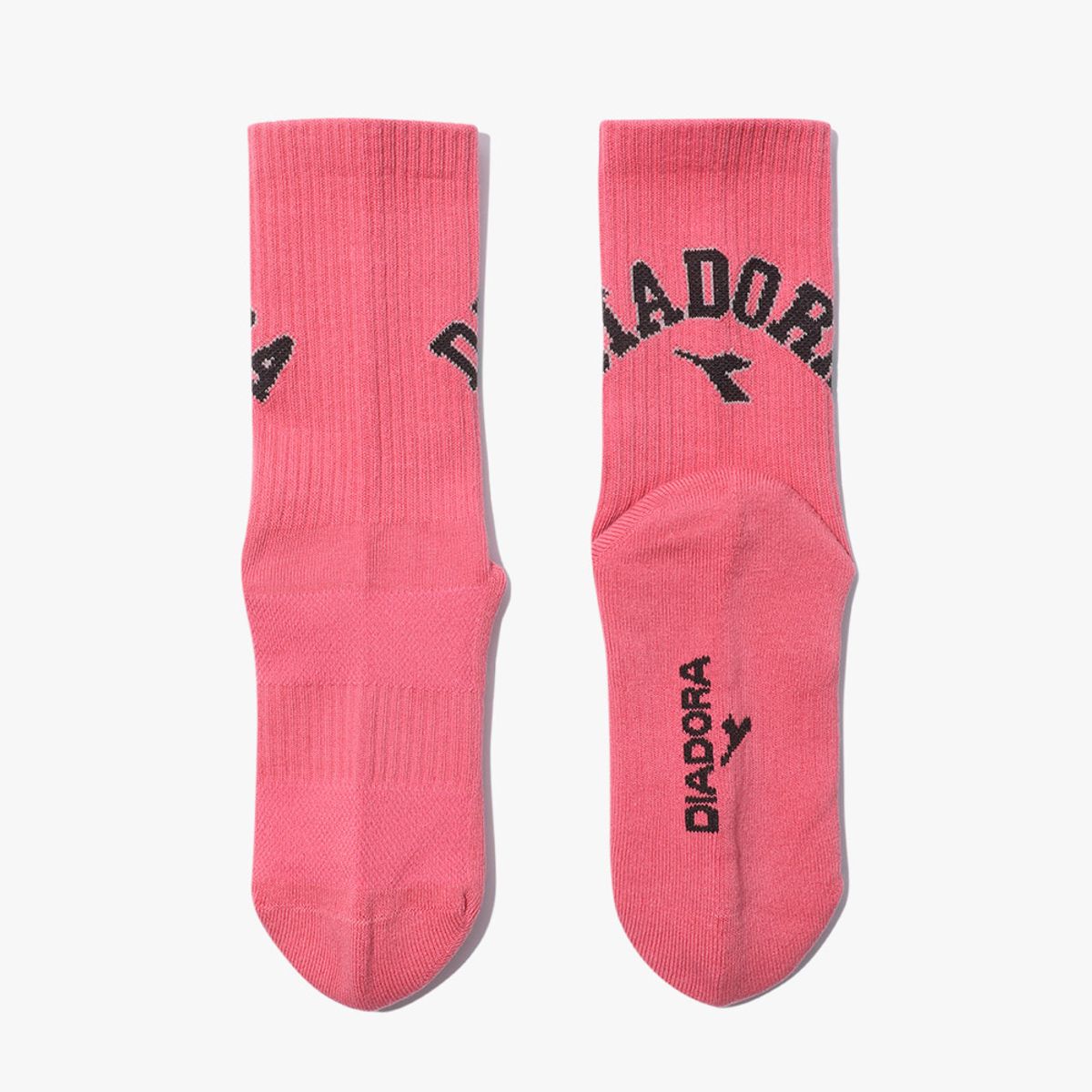 디아도라(diadora) 아치 로고 미드 삭스 PINK