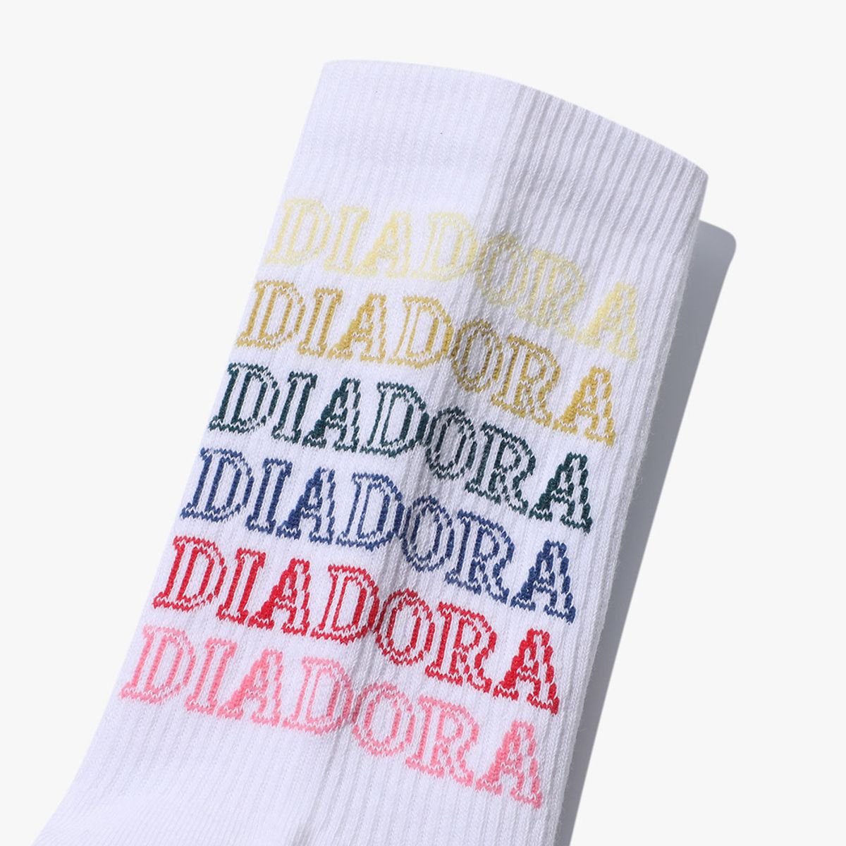디아도라(diadora) 리피트 로고 미드 삭스 RED