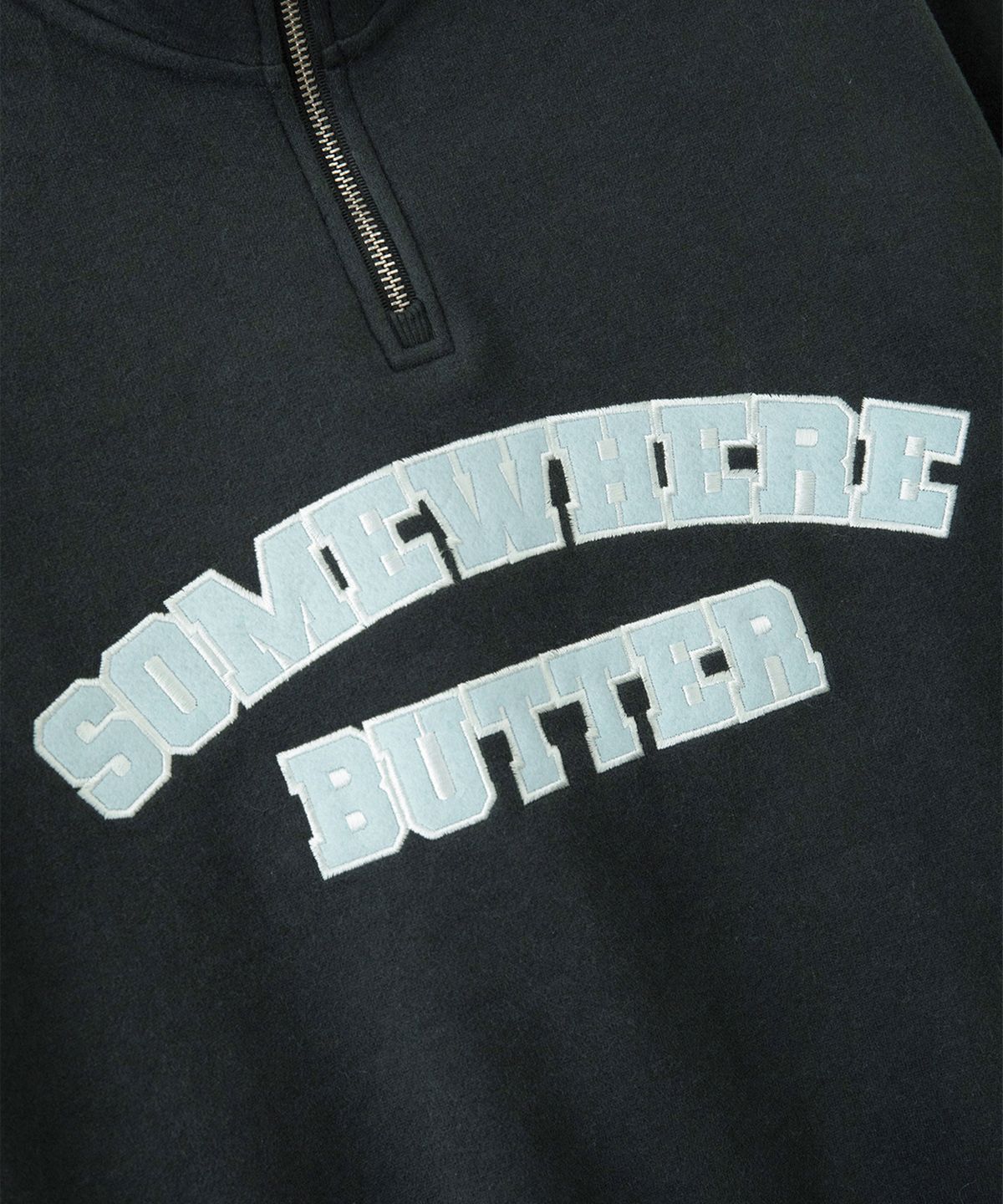 썸웨어버터(SOMEWHEREBUTTER) Square Logo Half Zip-Up Sweatshirt - Charcoal