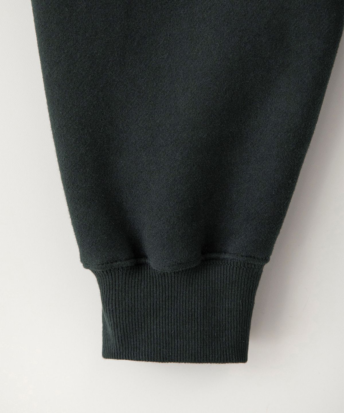 썸웨어버터(SOMEWHEREBUTTER) Square Logo Half Zip-Up Sweatshirt - Charcoal