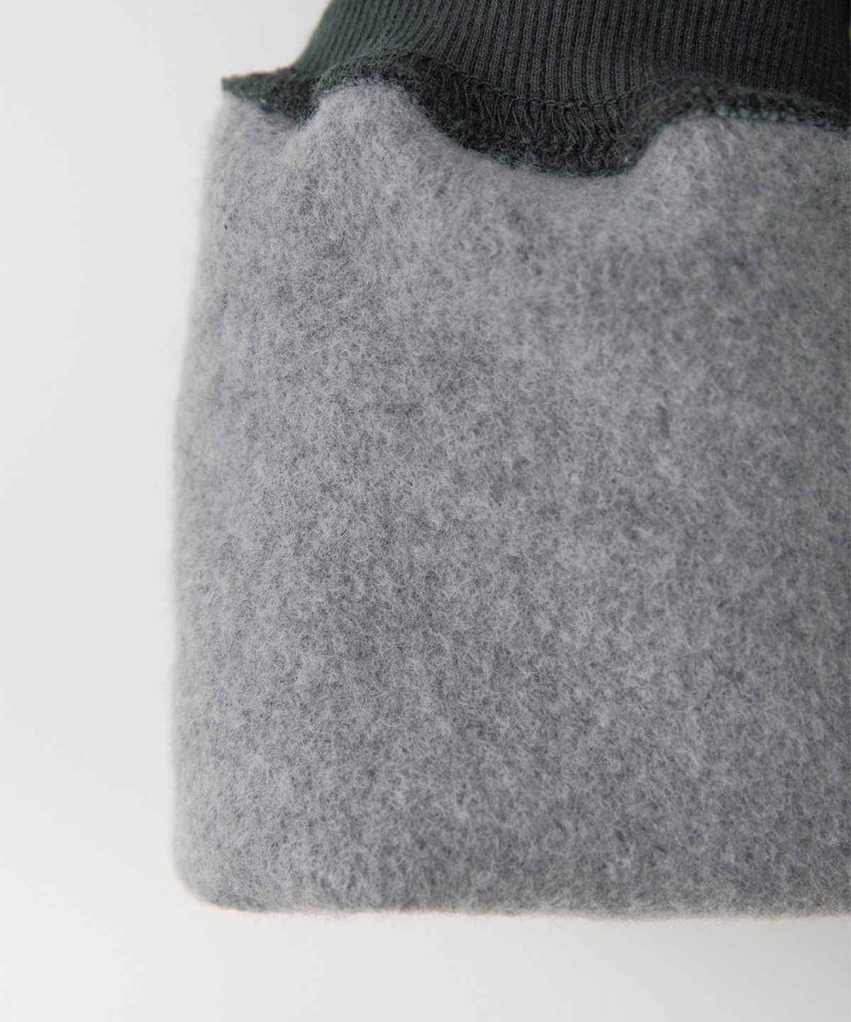 썸웨어버터(SOMEWHEREBUTTER) Square Logo Half Zip-Up Sweatshirt - Charcoal