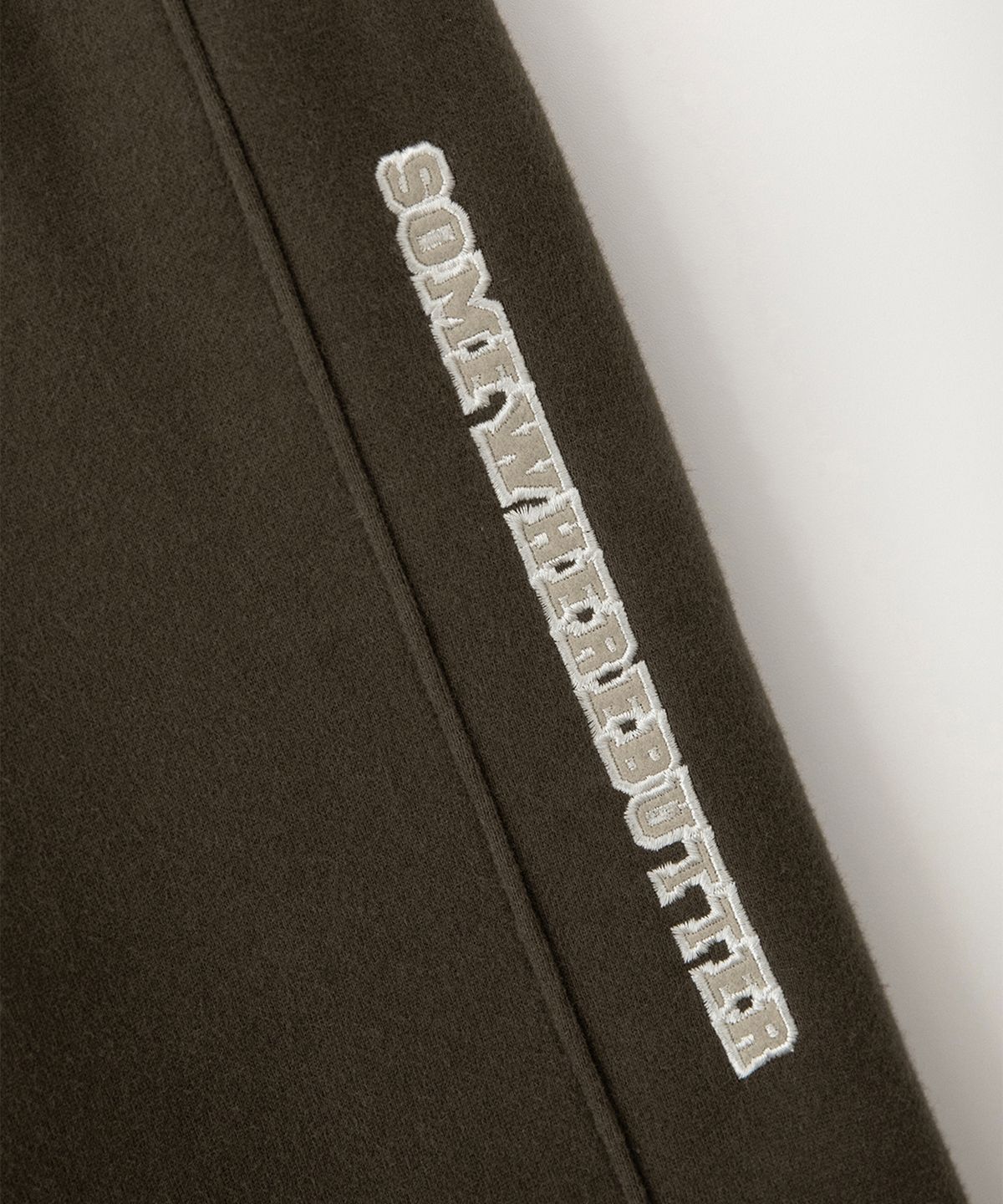 썸웨어버터(SOMEWHEREBUTTER) Square Logo String Sweatpants - Brown
