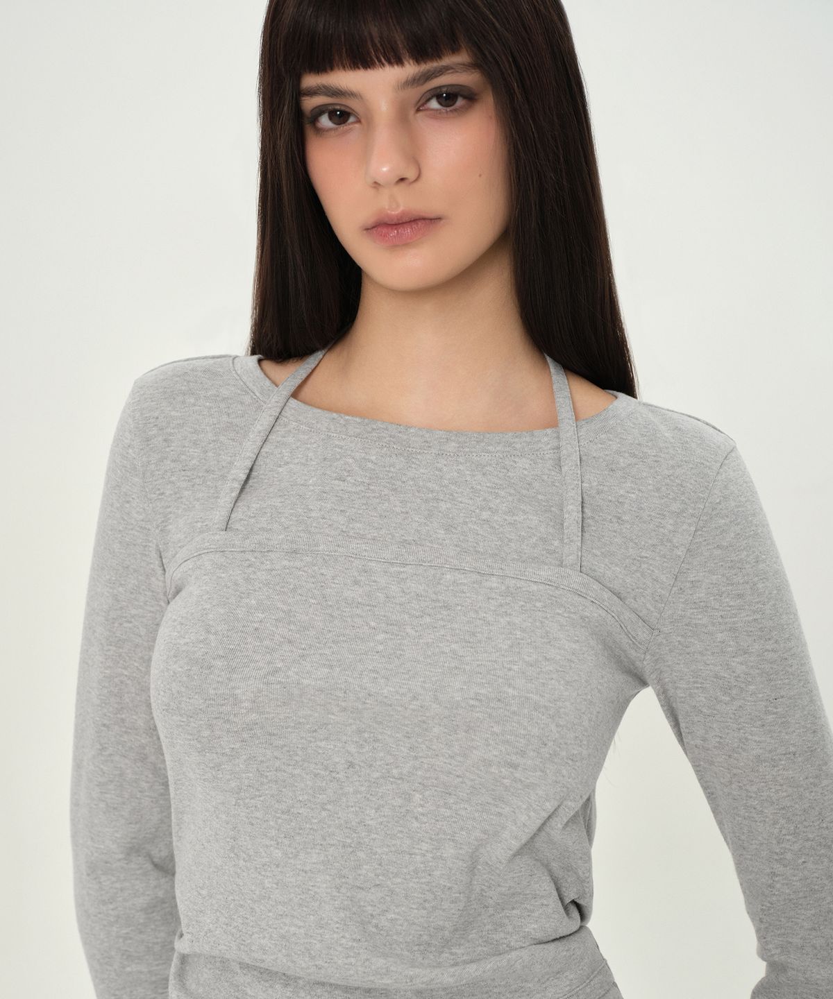 무신사 스탠다드 우먼(MUSINSA STANDARD WOMAN) 우먼즈 홀터 스트링 레이어드 긴소매 티셔츠 [미디엄 그레이]