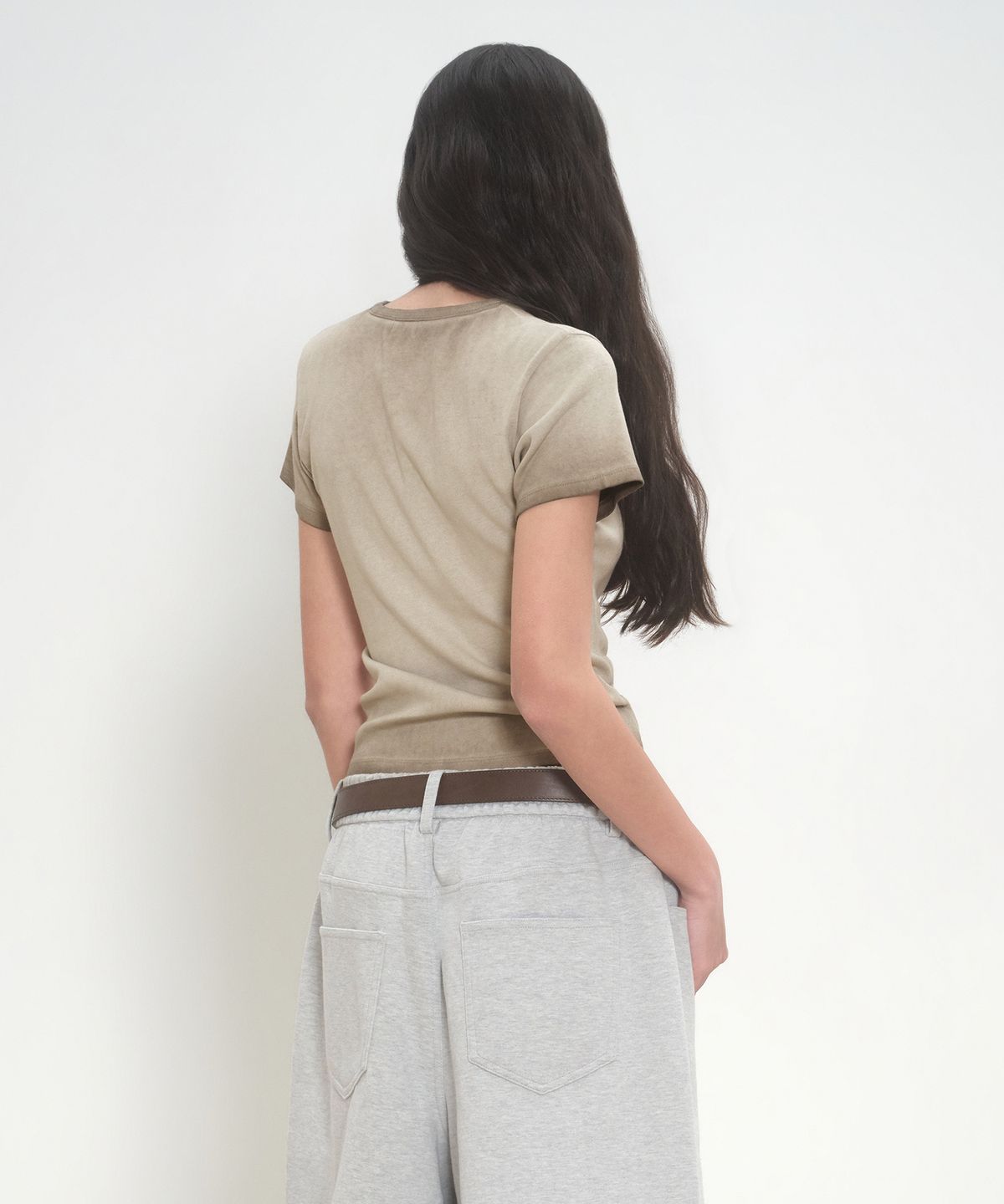 무신사 스탠다드 우먼(MUSINSA STANDARD WOMAN) 우먼즈 더티 다이드 슬림 크루 넥 티셔츠 [그레이쉬 베이지]