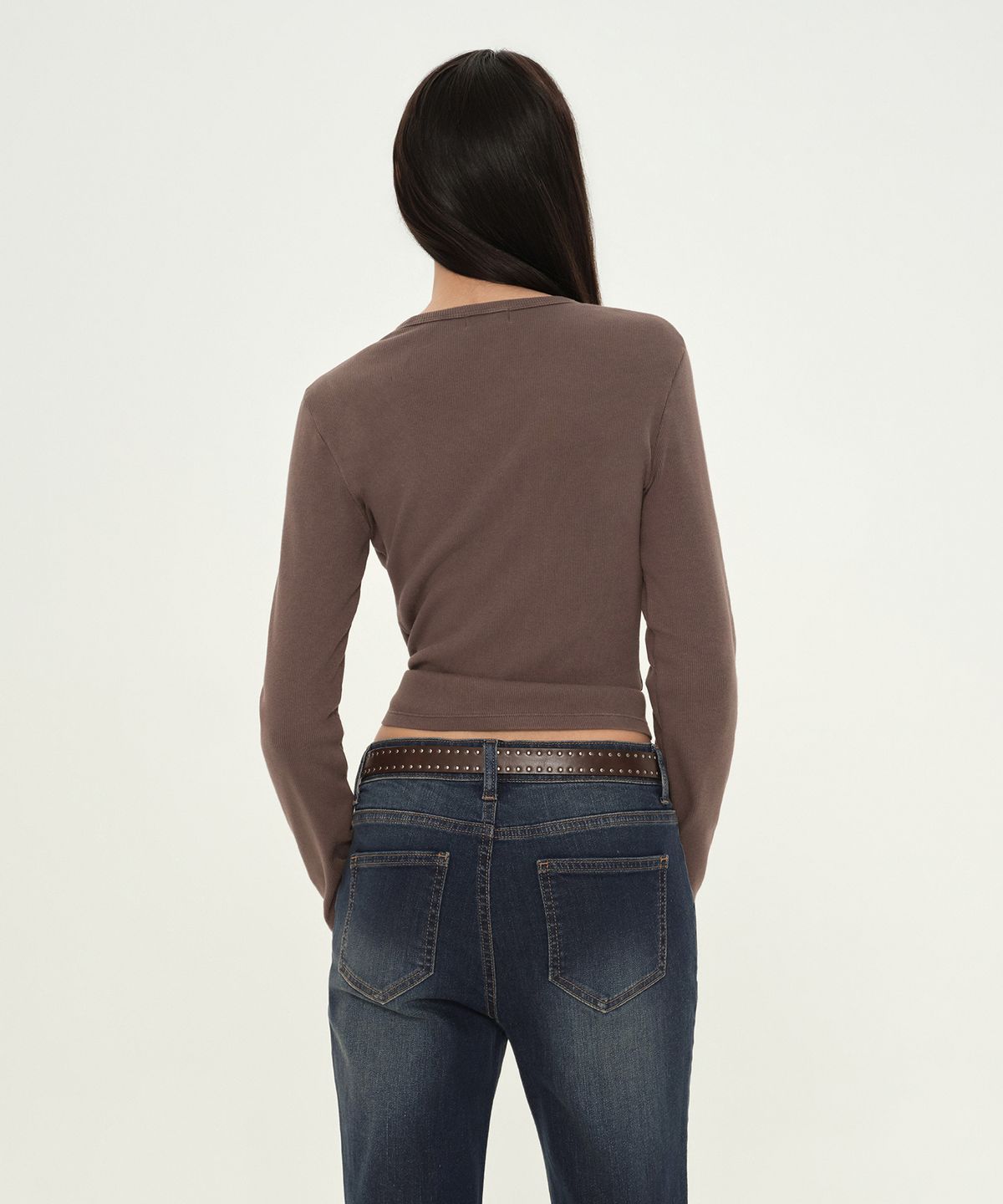 무신사 스탠다드 우먼(MUSINSA STANDARD WOMAN) 우먼즈 피그먼트 리브드 슬림 크루 넥 긴소매 티셔츠 [브라운]