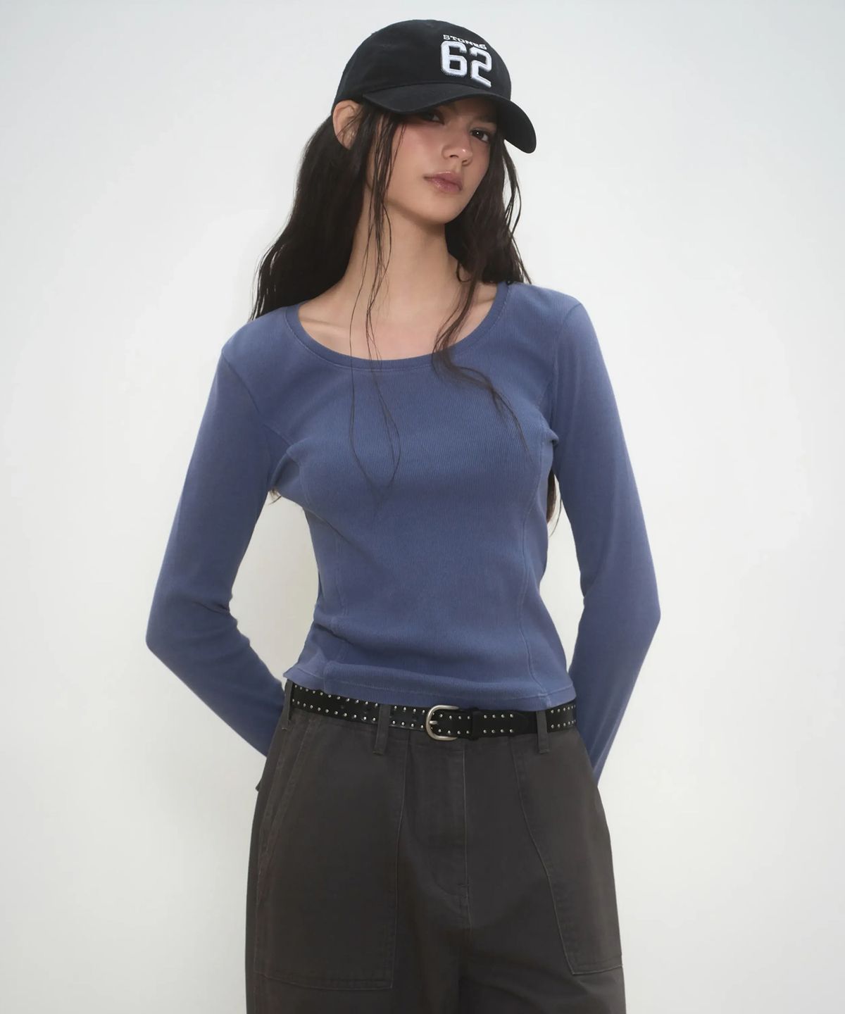 무신사 스탠다드 우먼(MUSINSA STANDARD WOMAN) 우먼즈 피그먼트 리브드 슬림 스쿱 넥 긴소매 티셔츠 [더스티 블루]