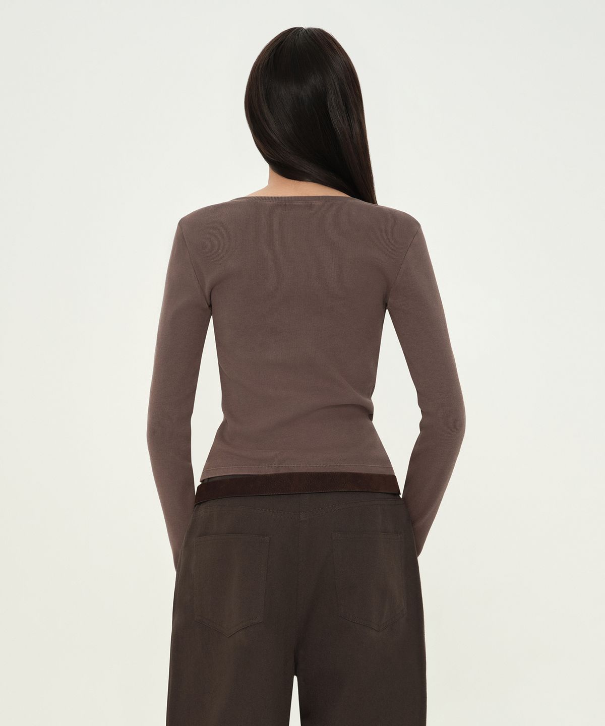무신사 스탠다드 우먼(MUSINSA STANDARD WOMAN) 우먼즈 피그먼트 리브드 슬림 스쿱 넥 긴소매 티셔츠 [브라운]