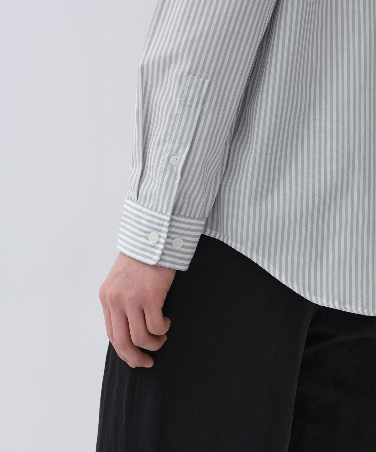 무신사 스탠다드(MUSINSA STANDARD) 런던 스트라이프 포플린 셔츠 [화이트/그레이]