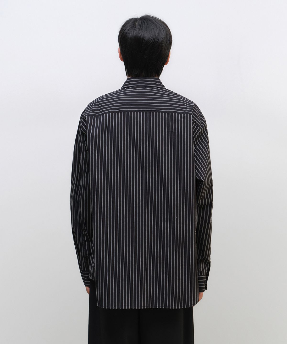 무신사 스탠다드(MUSINSA STANDARD) 릴렉스드 더블 핀 스트라이프 포플린 셔츠 [블랙/화이트]