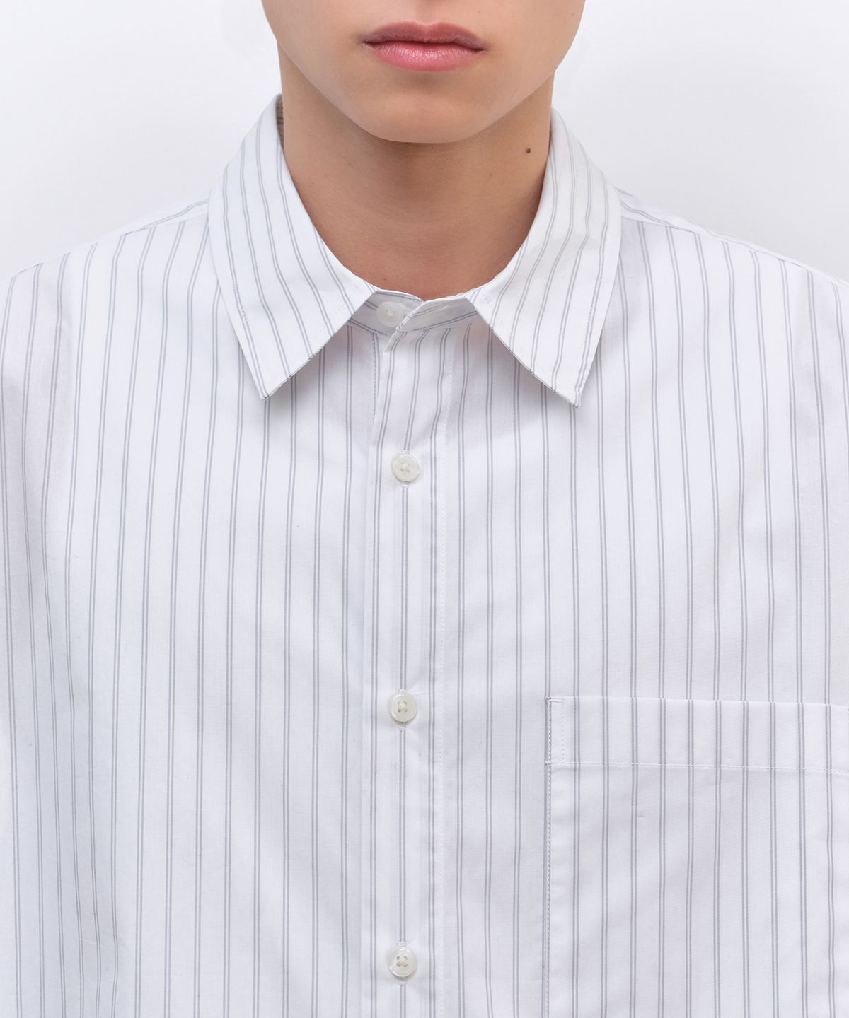 무신사 스탠다드(MUSINSA STANDARD) 릴렉스드 더블 핀 스트라이프 포플린 셔츠 [화이트/라이트 그레이]