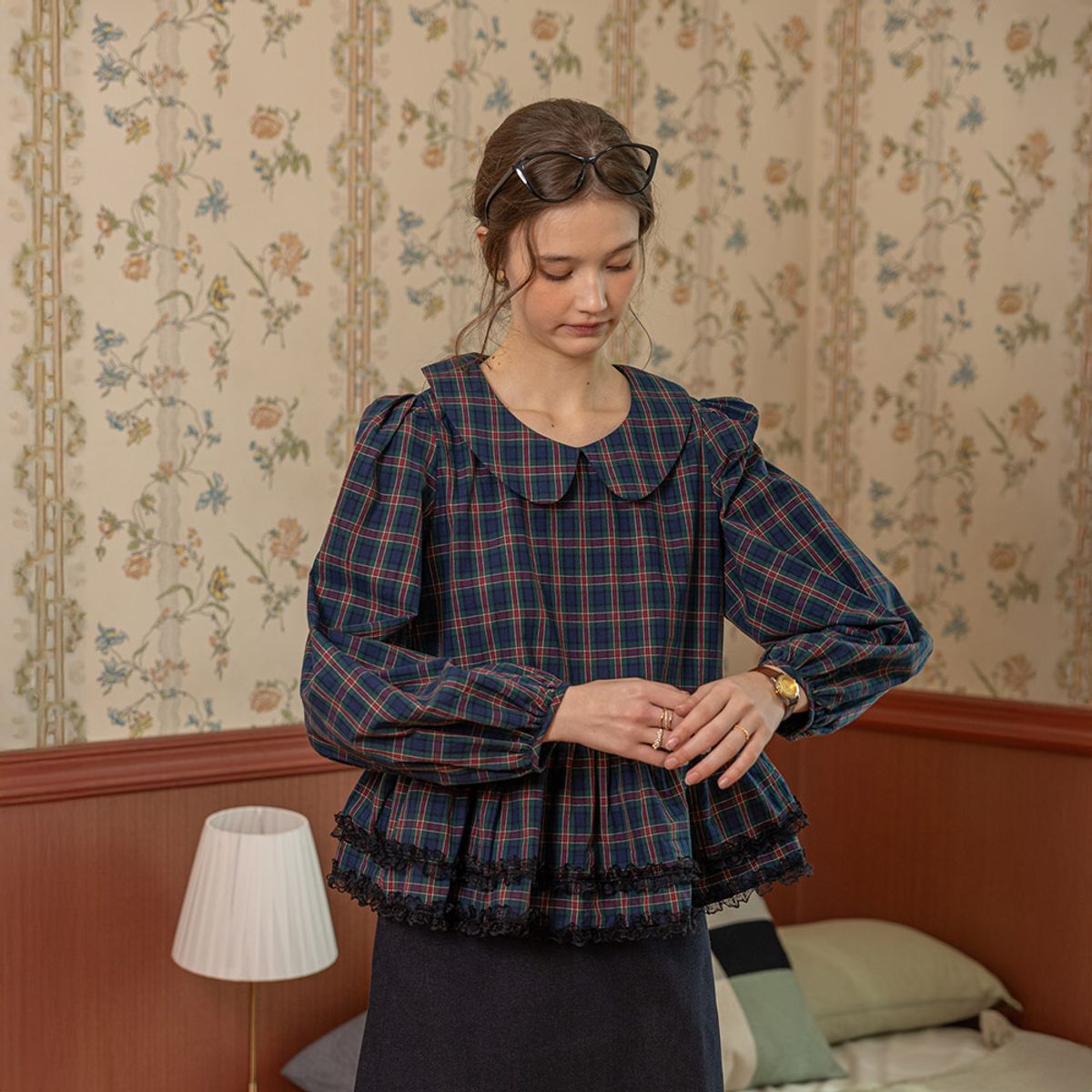 던드롭(DUNDROP) DD_Check lace hem blouse_2color