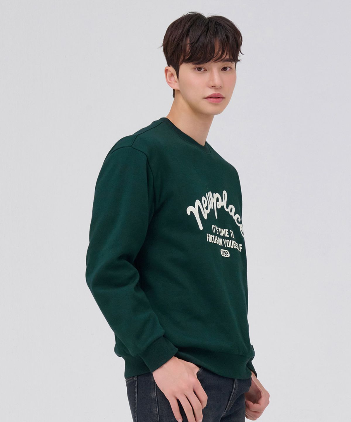 체이스컬트(CHASECULT) 공용 기모 자수 그래픽 맨투맨 티셔츠-그린