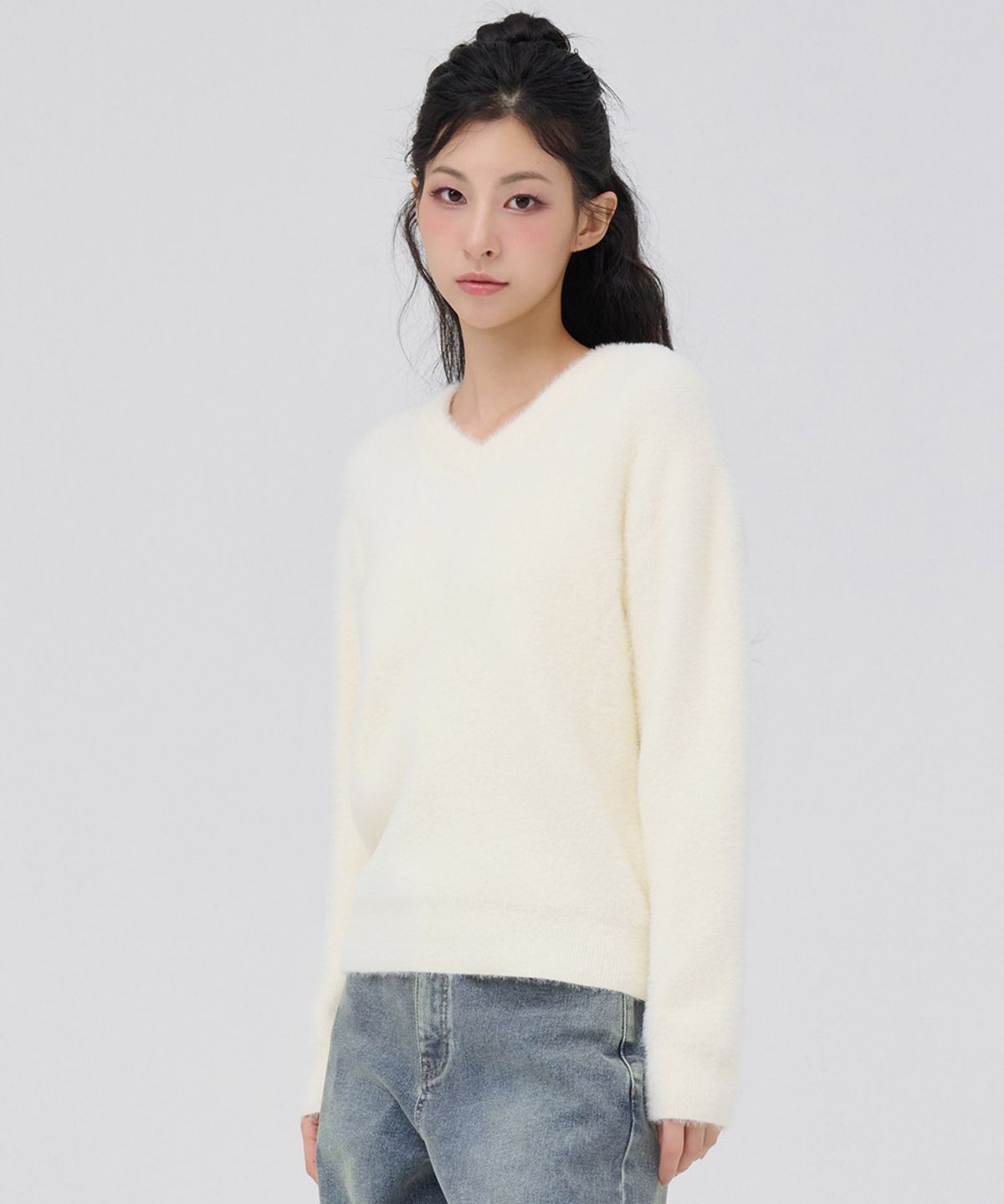 체이스컬트(CHASECULT) 여성 V-NECK 날개사 스웨터-아이보리