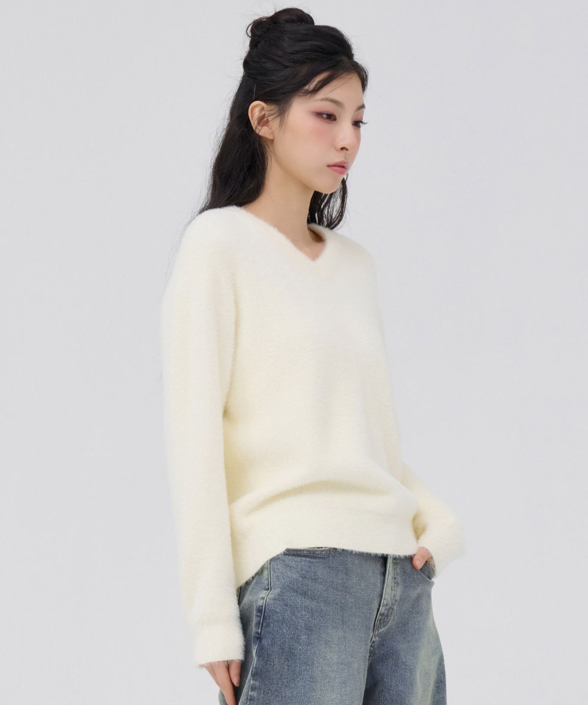 체이스컬트(CHASECULT) 여성 V-NECK 날개사 스웨터-아이보리