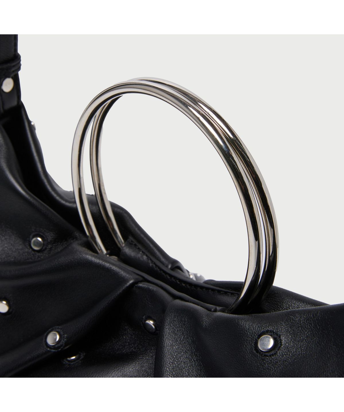 이로 우먼(IROWOMEN) SUNBAG STUDS 스터드 핸드백 IABAW25103BKX