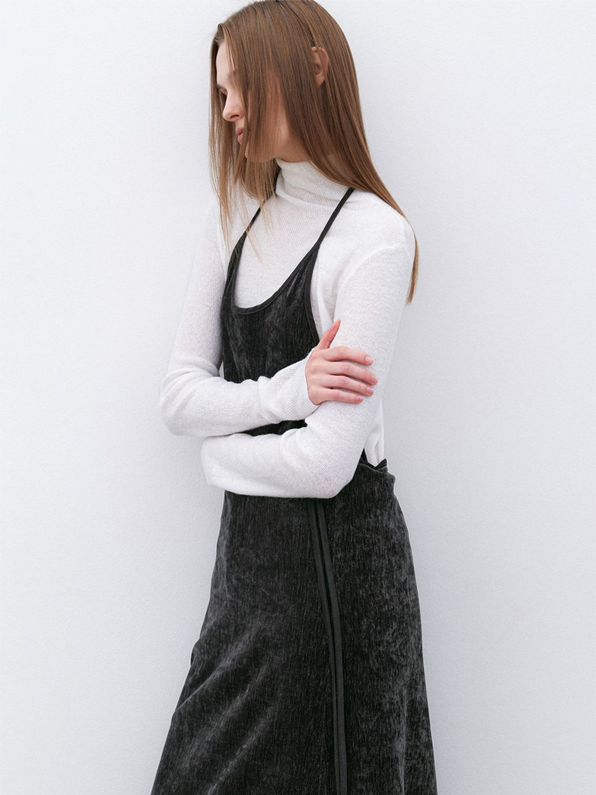 아틀리에 나인(ATELIER NAIN) SOFT VELVET HALTER NECK DRESS(OP-6310)