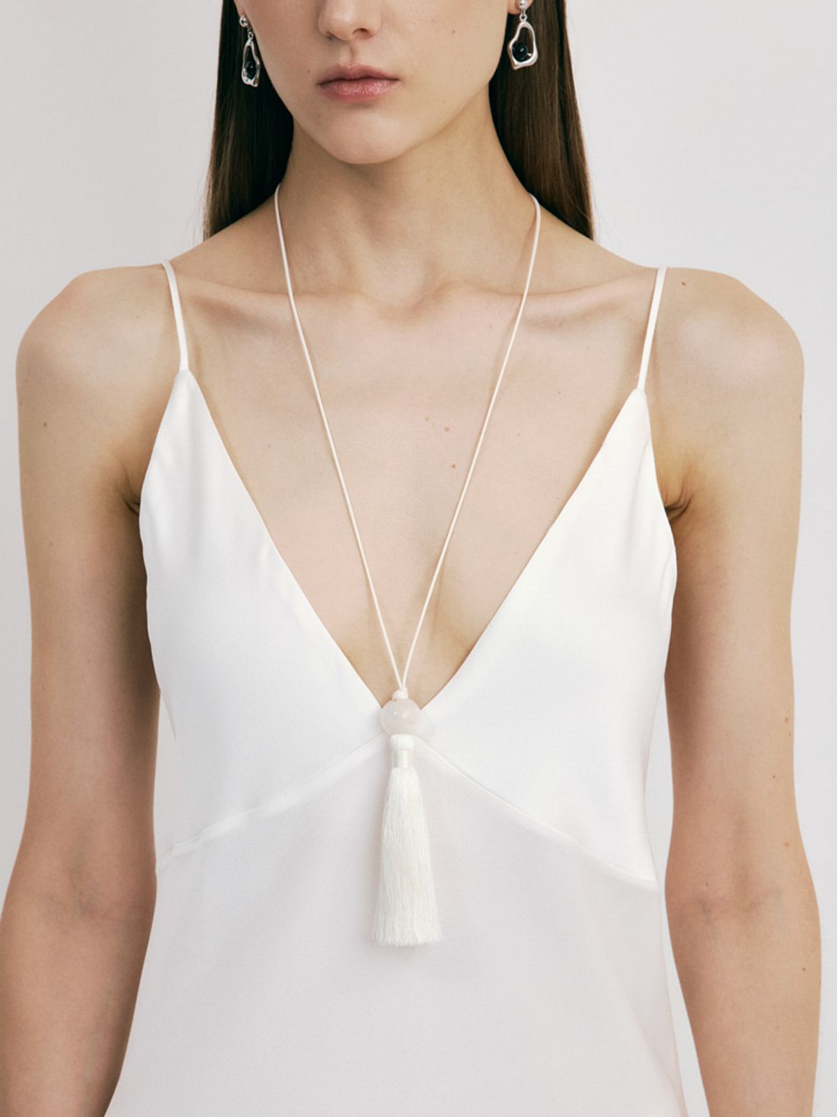 소수(SOSOO) Mordern Tassel Stone Necklace [ L size ] White