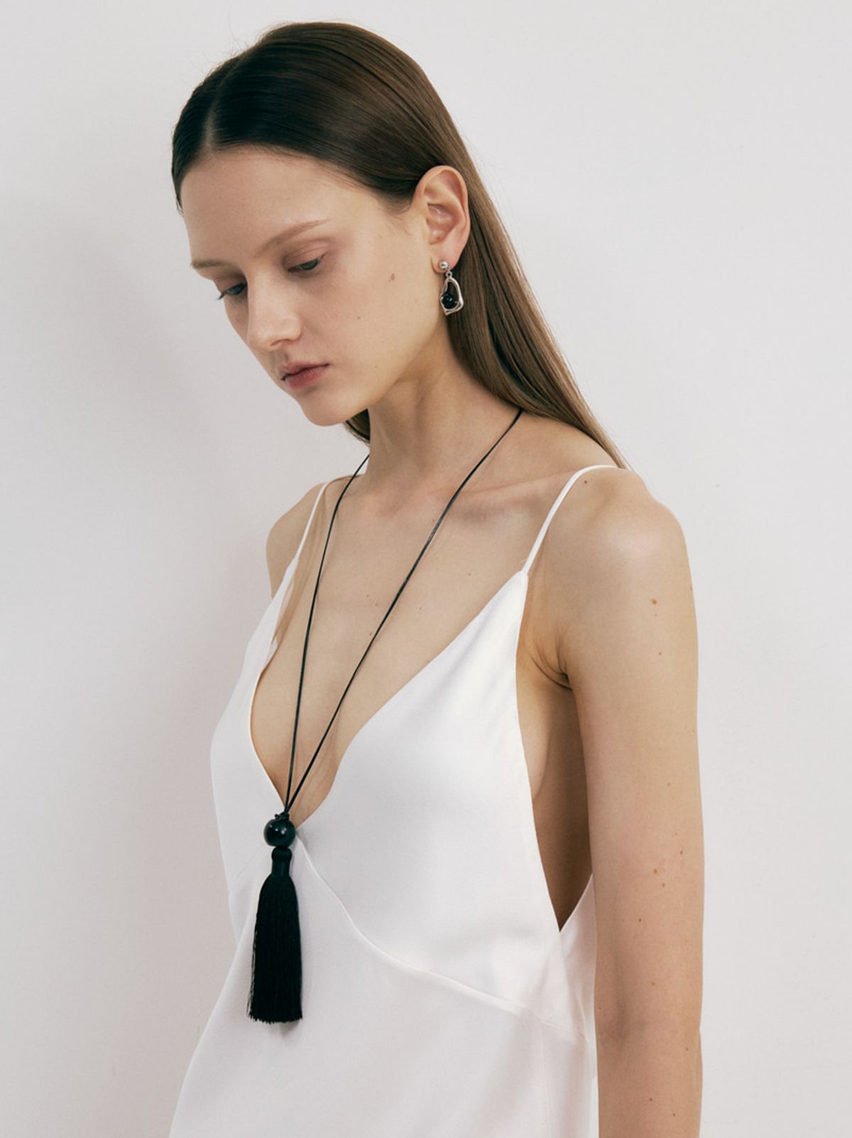 소수(SOSOO) Mordern Tassel Stone Necklace [ L size ] Black