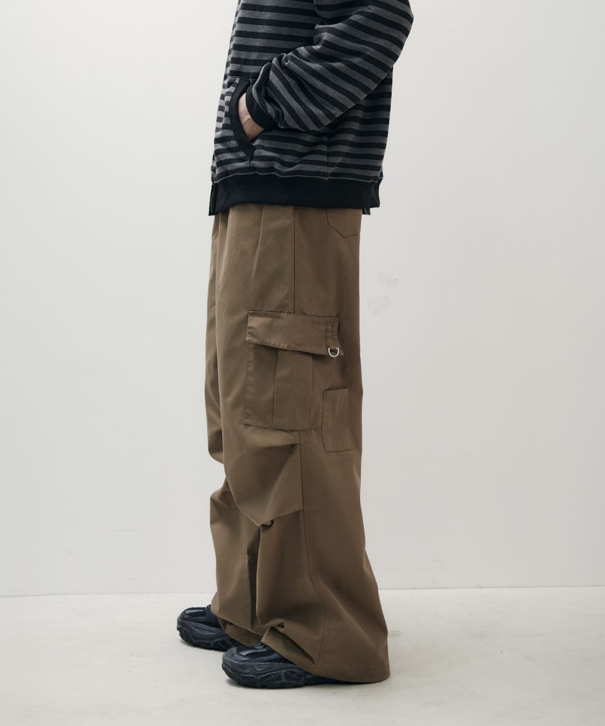 레더리(LEATHERY) 파라슈트 와이드 카고 팬츠 [COTTON BROWN]