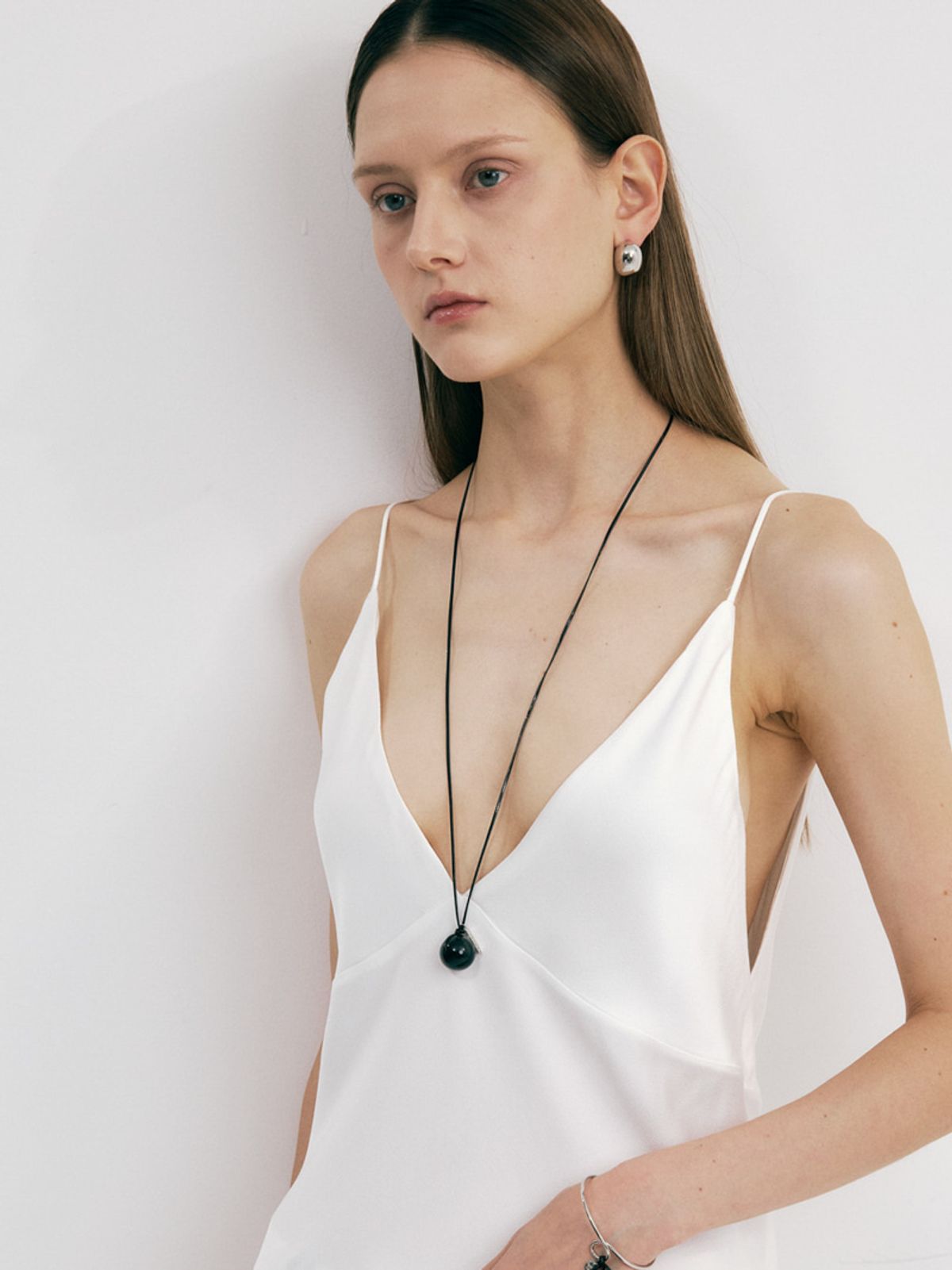 소수(SOSOO) Ball Onyx Long Necklace