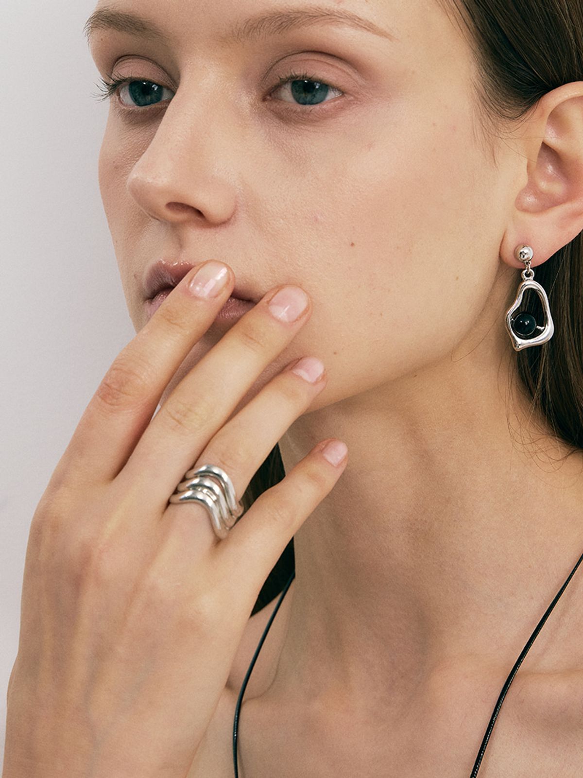소수(SOSOO) Layered Bold Wave Ring