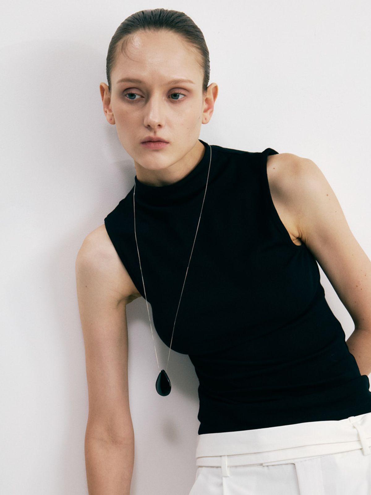 소수(SOSOO) Big Drop Onyx Long Necklace