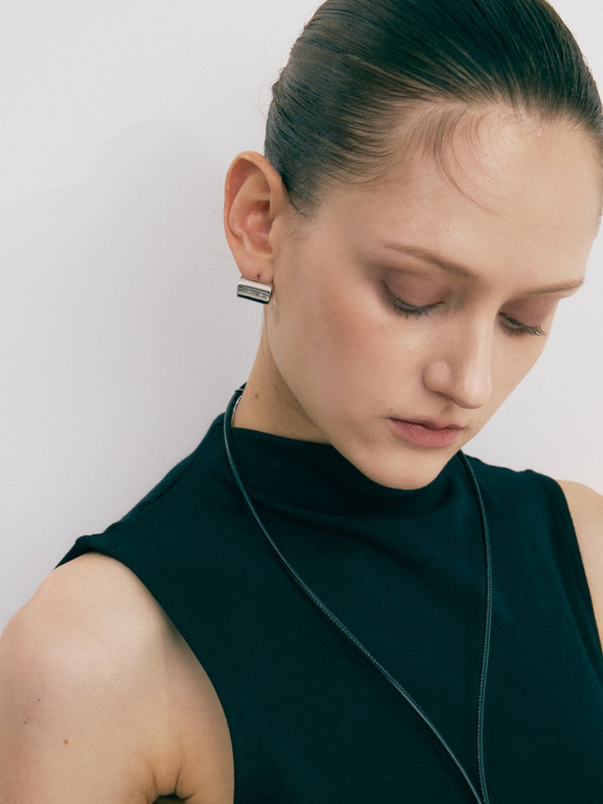 소수(SOSOO) Wide Curve Earrings