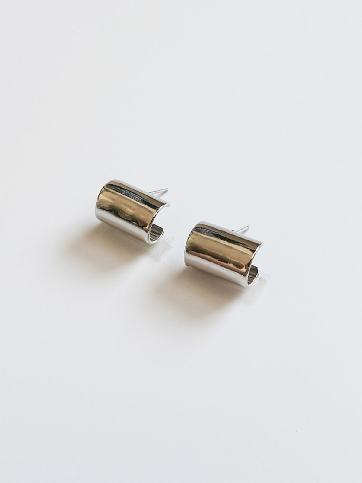 소수(SOSOO) Wide Curve Earrings