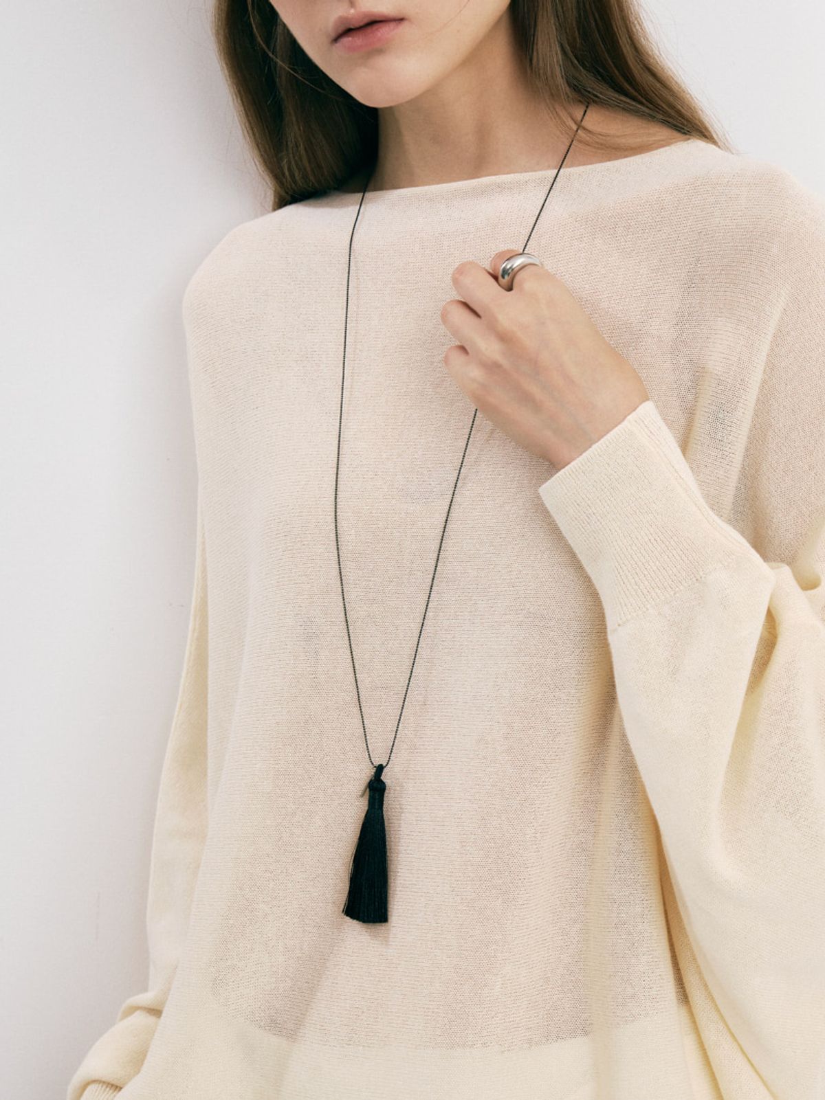 소수(SOSOO) Simple All-Black Tassel Necklace