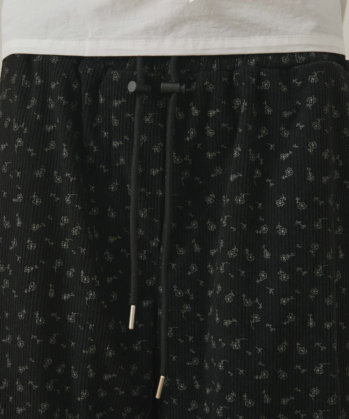 벨로엘(BELLOL) Flower pintuck pants BLACK