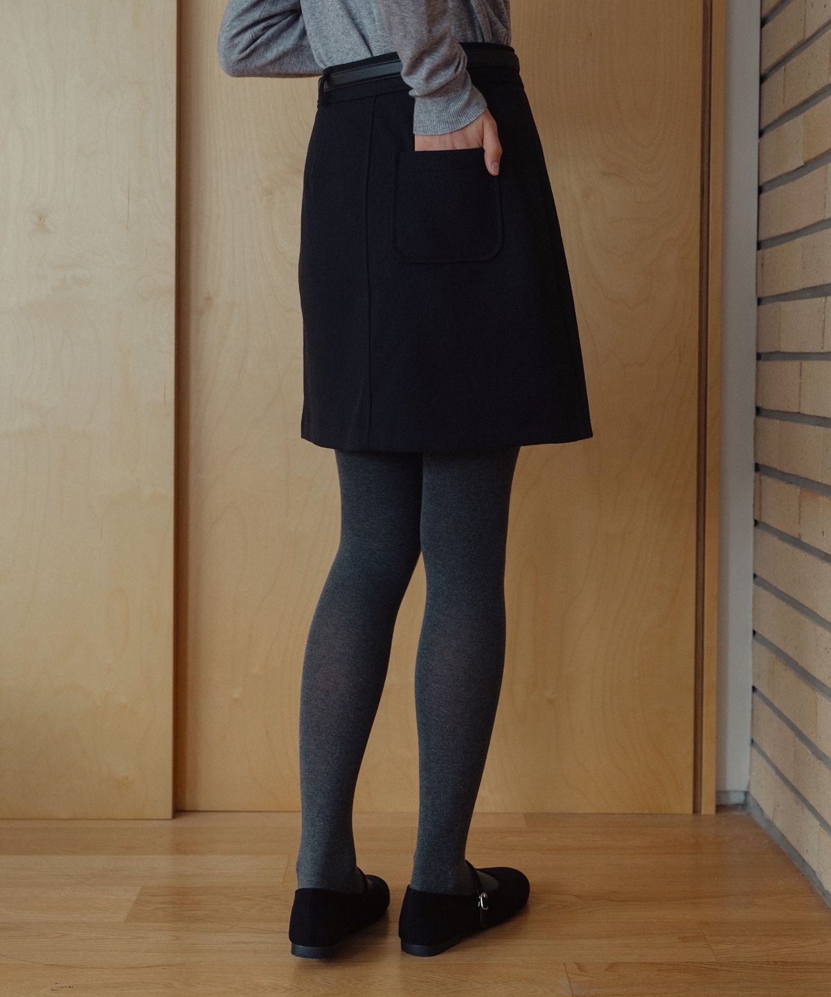 라미네즈(LAMINEZ) 모렌 원 포켓 미니 스커트 - 블랙
