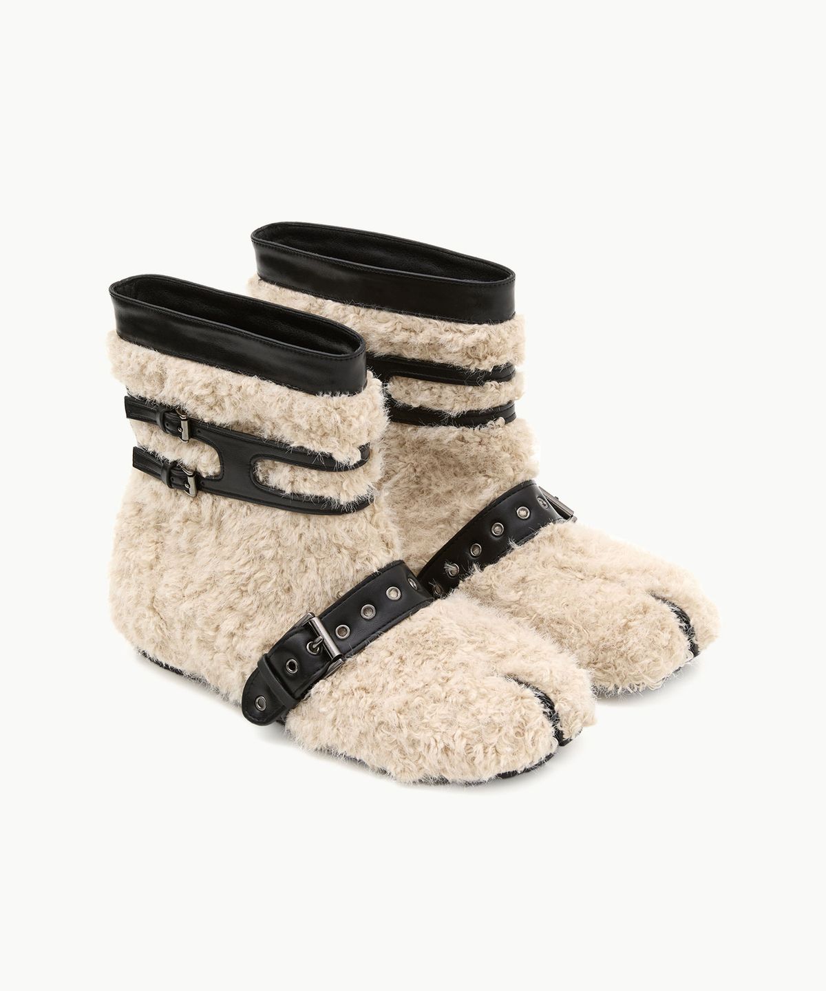 페이즈(PAES) Teddy Buckle Boots / Ivory