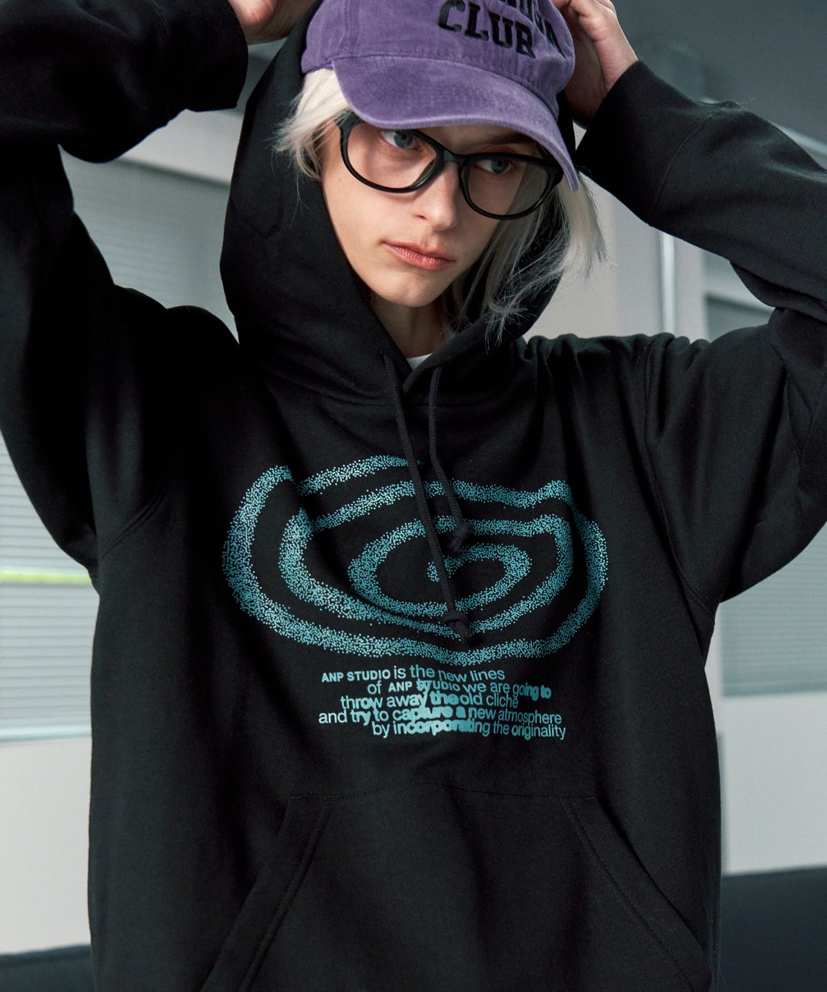 엔피스튜디오(NP STUDIO) [2PACK] 스월 아트웍 오버핏 후드 티셔츠