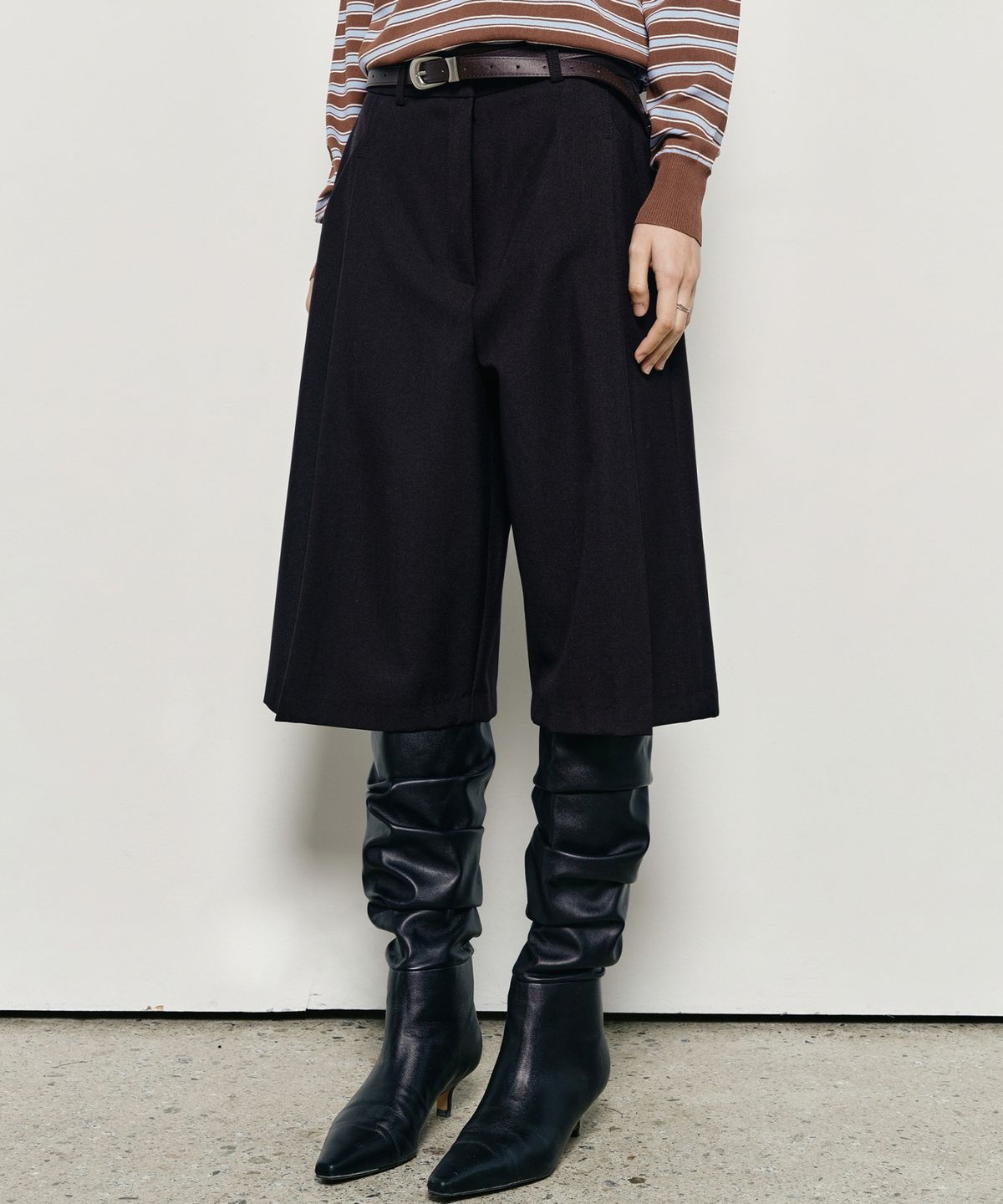 닉앤니콜(NICK&NICOLE) WIDE PINTUCK BERMUDA PANTS_BLACK