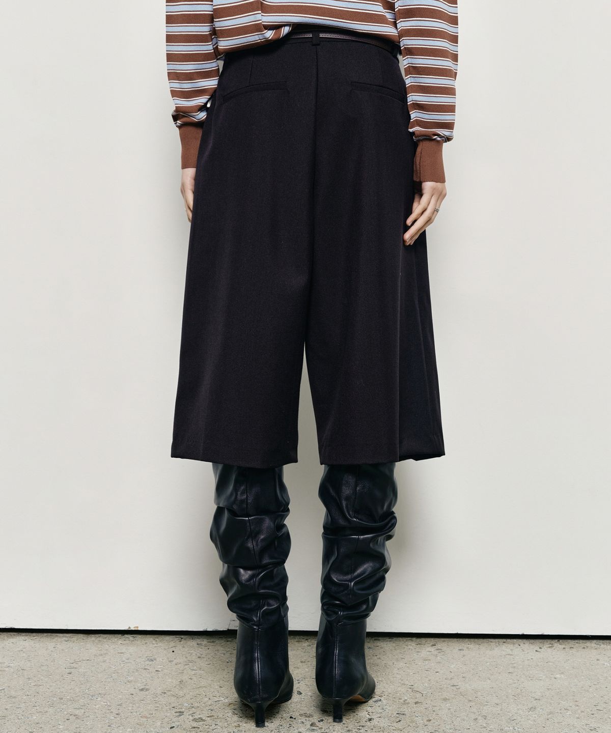 닉앤니콜(NICK&NICOLE) WIDE PINTUCK BERMUDA PANTS_BLACK