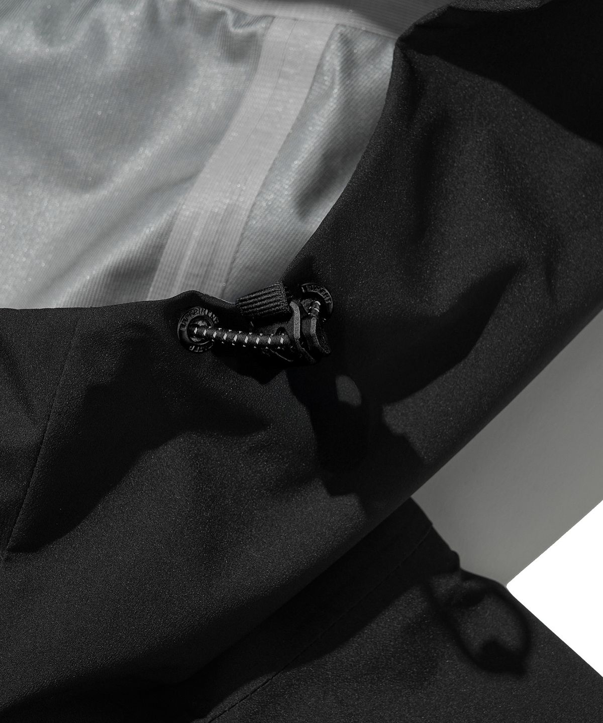 웰터 익스페리먼트(WELTER EXPERIMENT) Welter Experiment X Wisdom 3 Layer Shell Jacket_BLACK