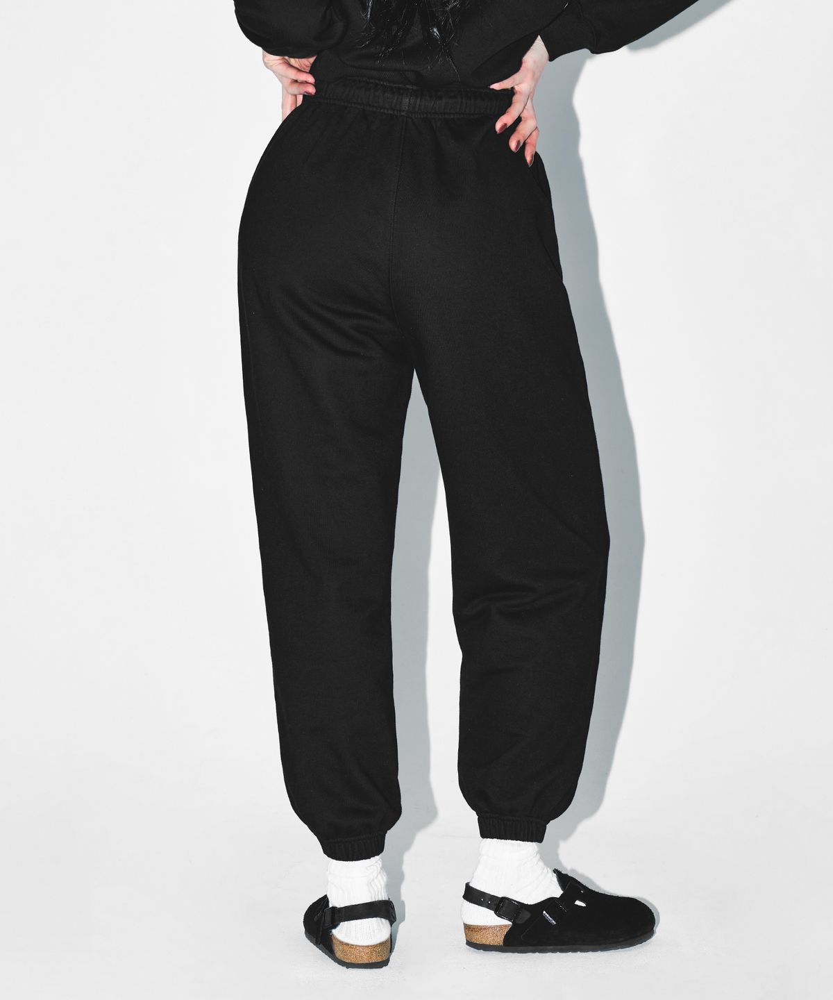 본투윈(BORN TO WIN) W SEMI WIDE SWEAT JOGGER PANTS [BLACK]