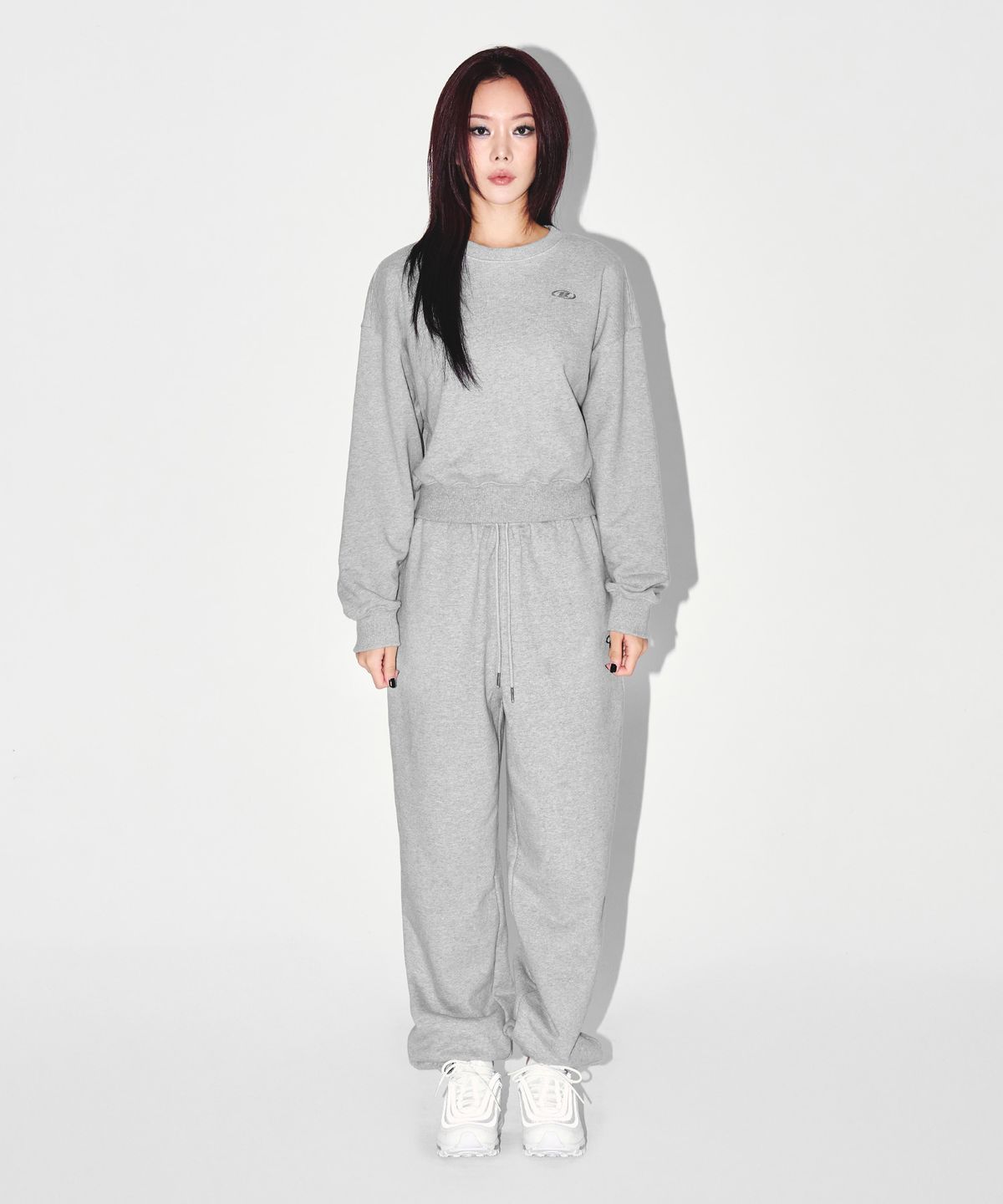 본투윈(BORN TO WIN) W SILVER B CROP SWEATSHIRTS [MELANGE GREY]