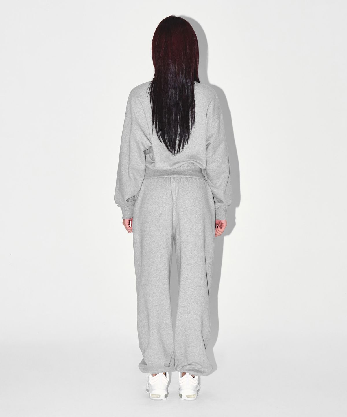 본투윈(BORN TO WIN) W SILVER B CROP SWEATSHIRTS [MELANGE GREY]