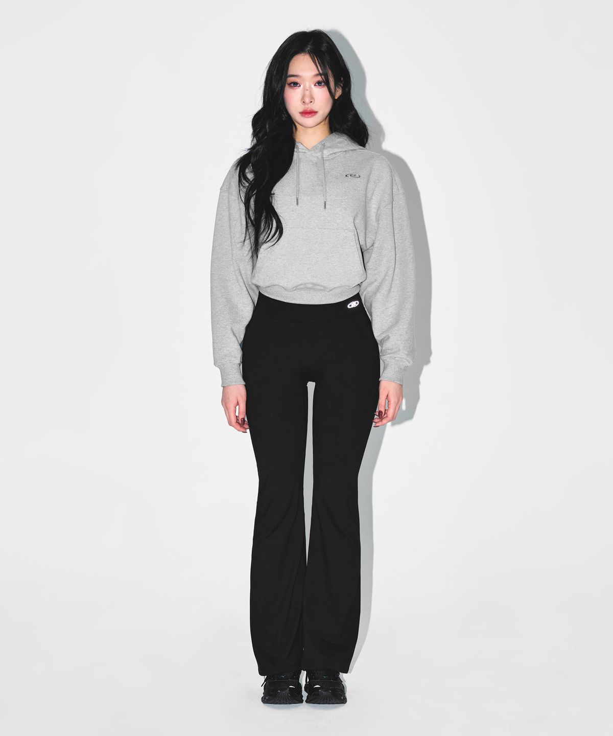 본투윈(BORN TO WIN) W SILVER B CROP HOODIE [MELANGE GREY]