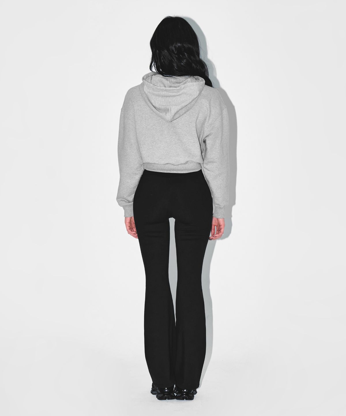본투윈(BORN TO WIN) W SILVER B CROP HOODIE [MELANGE GREY]