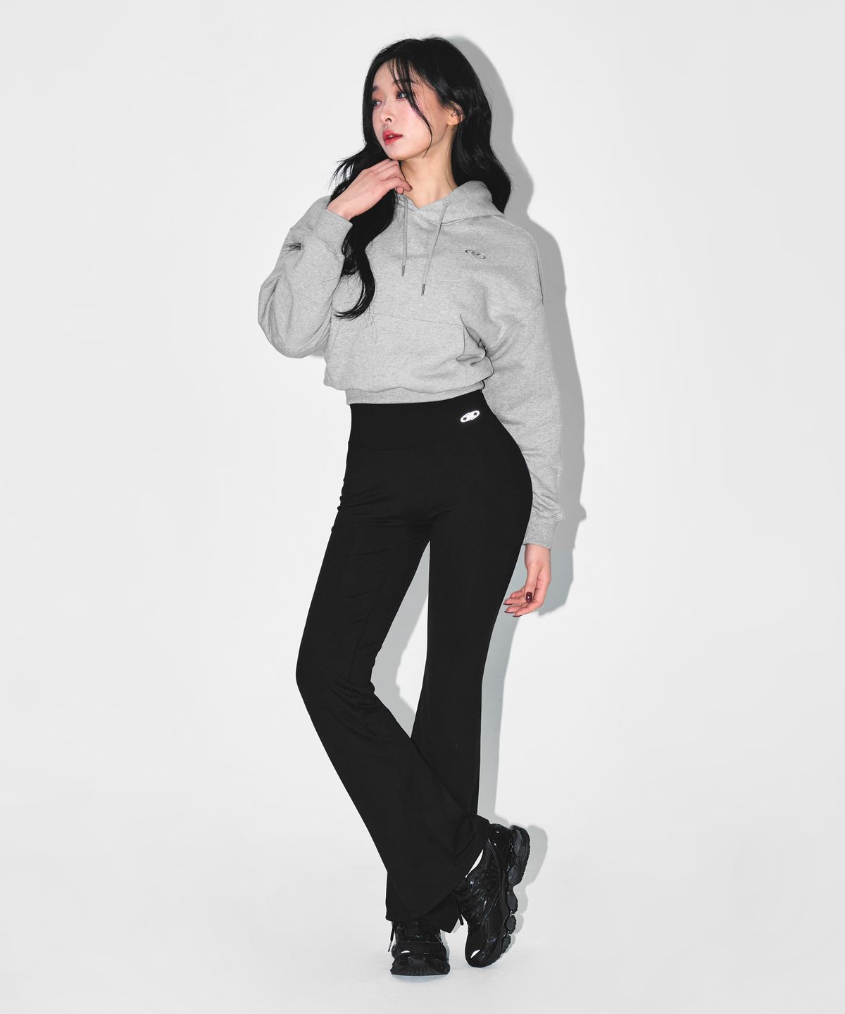 본투윈(BORN TO WIN) W SILVER B CROP HOODIE [MELANGE GREY]