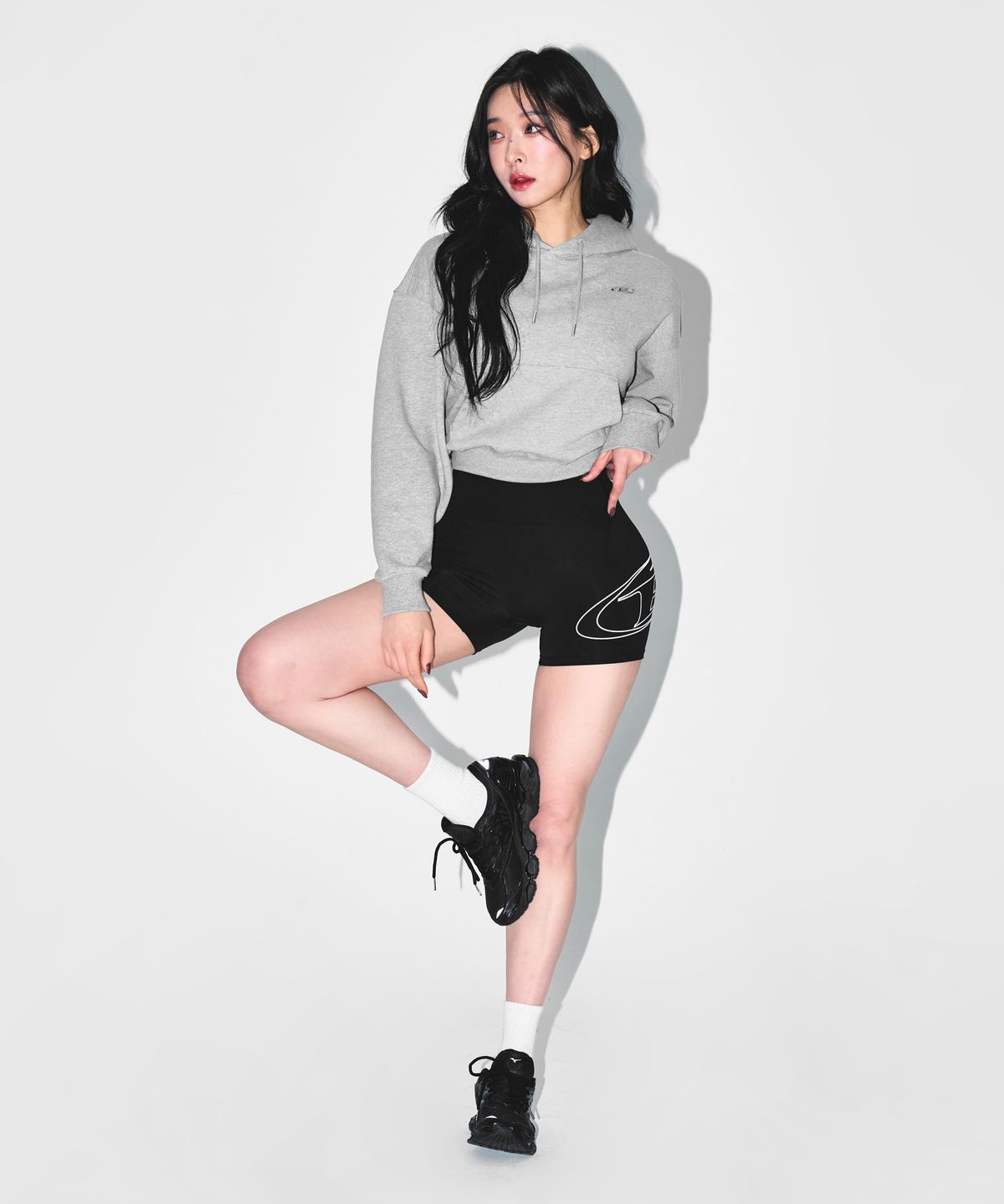 본투윈(BORN TO WIN) W SILVER B CROP HOODIE [MELANGE GREY]