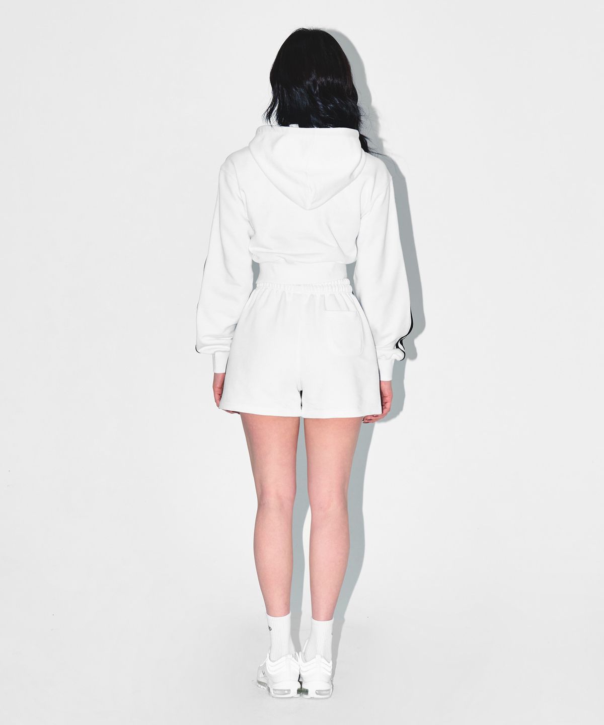 본투윈(BORN TO WIN) W CHROME B TRACK LINE SHORTS [WHITE]