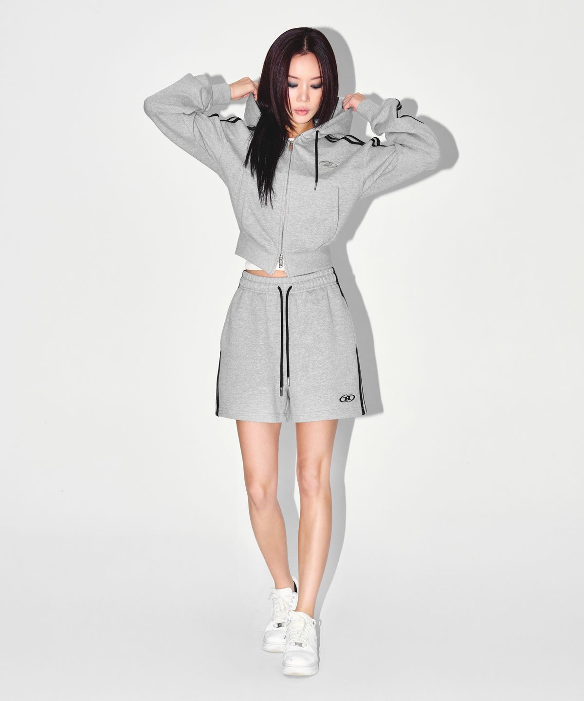 본투윈(BORN TO WIN) W CHROME B TRACK LINE CROP HOODIE ZIP-UP [MELANGE GREY]