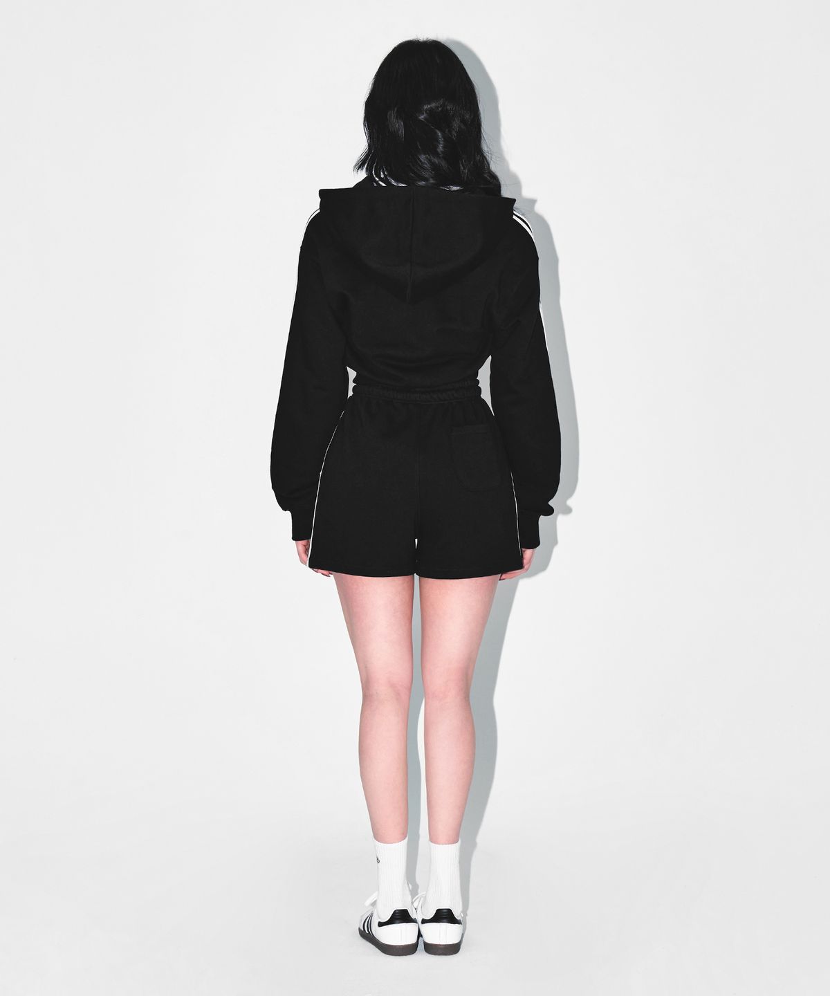 본투윈(BORN TO WIN) W CHROME B TRACK LINE CROP HOODIE ZIP-UP [BLACK]