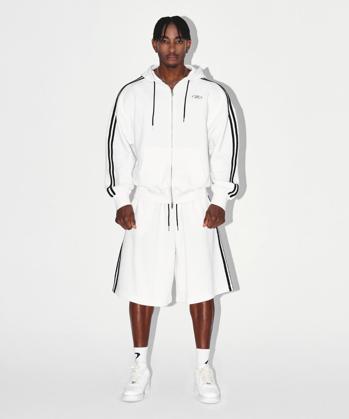 본투윈(BORN TO WIN) CHROME B TRACK LINE BERMUDA PANTS [WHITE]