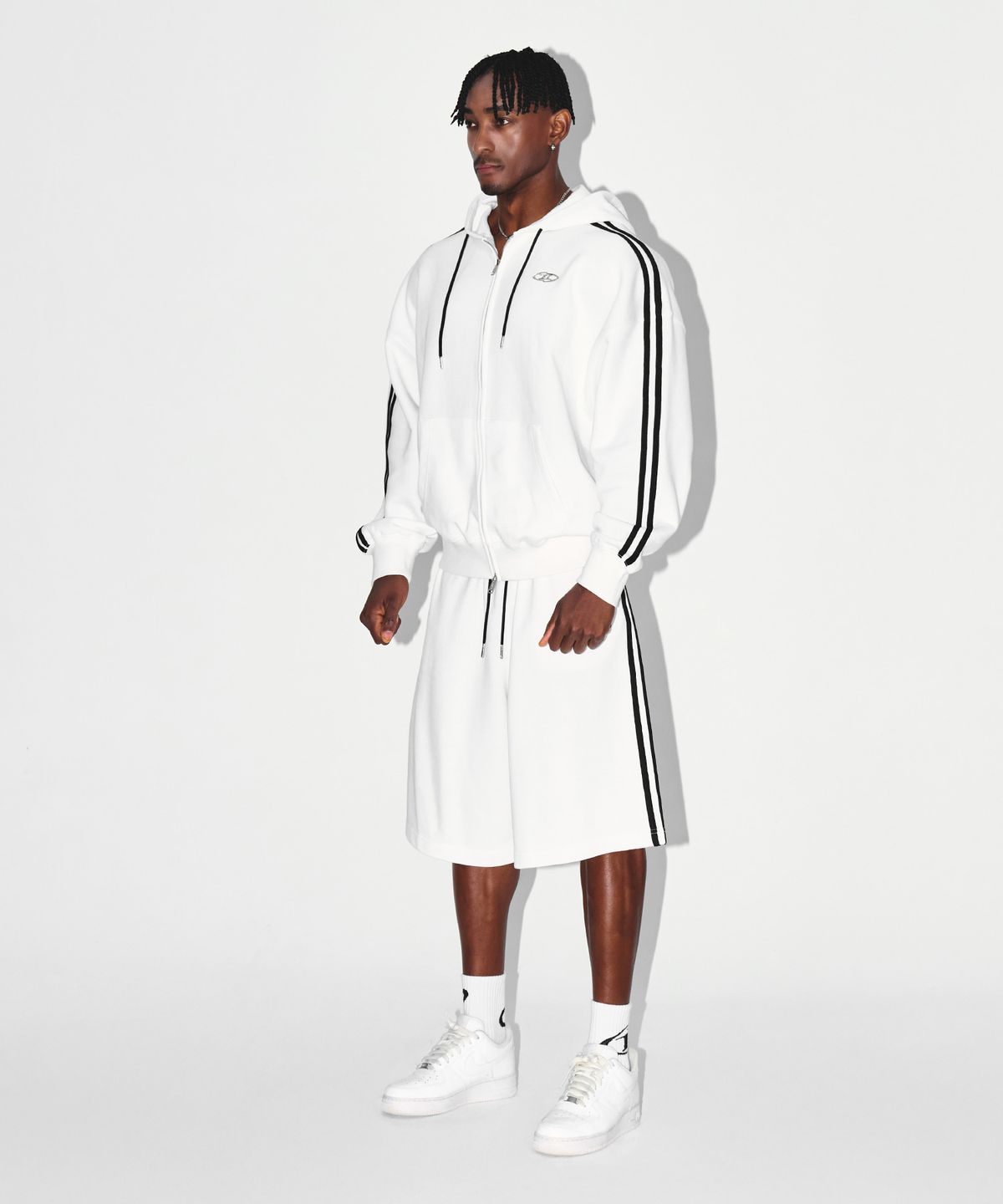 본투윈(BORN TO WIN) CHROME B TRACK LINE BERMUDA PANTS [WHITE]