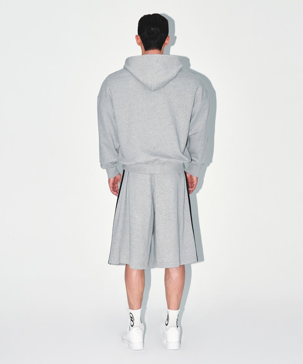 본투윈(BORN TO WIN) CHROME B TRACK LINE BERMUDA PANTS [MELANGE GREY]